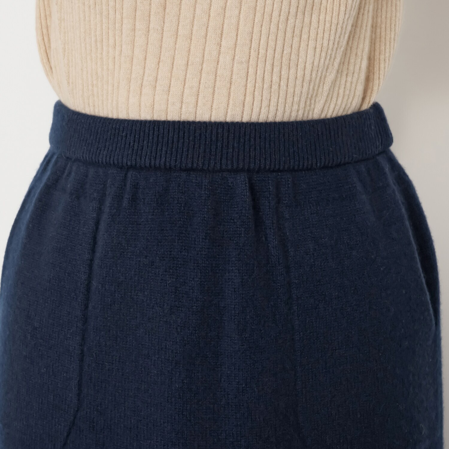 ルーエン　ローズ 日本製 内モンゴル産 カシミヤ１００％ Ａラインスカート