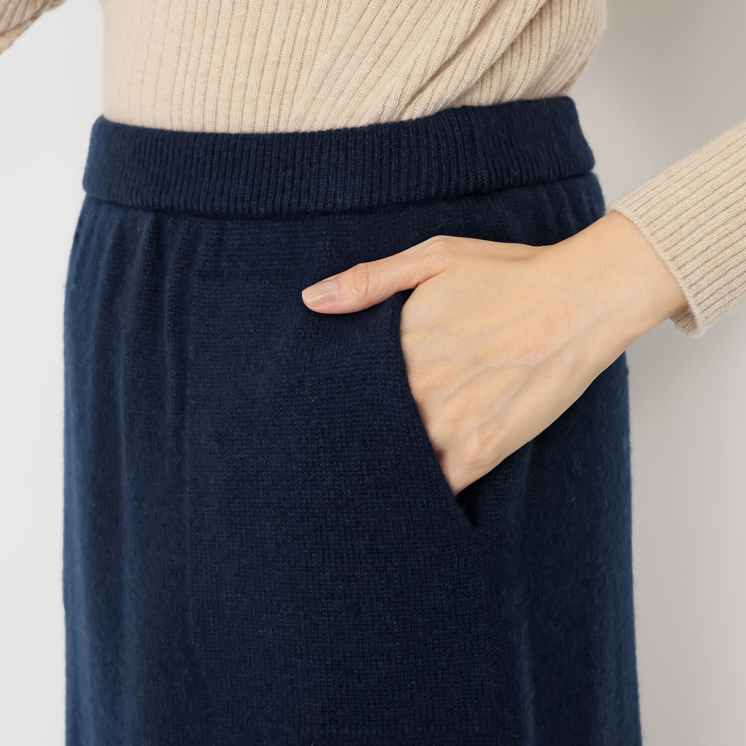 ルーエン　ローズ 日本製 内モンゴル産 カシミヤ１００％ Ａラインスカート