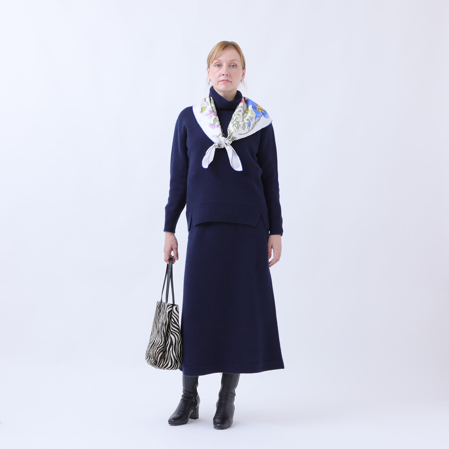 ルーエン　ローズ 日本製 内モンゴル産 カシミヤ１００％ Ａラインスカート