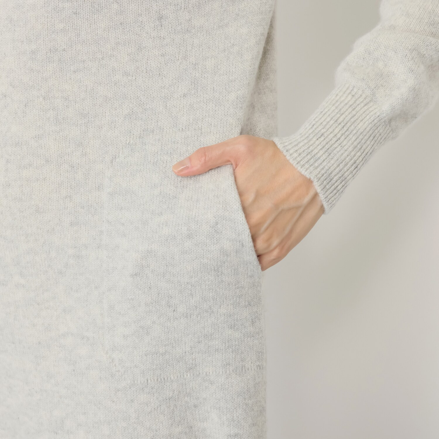 ルーエン　ローズ 日本製 内モンゴル産 カシミヤ１００％ 地柄ボーダー ハイネックワンピース