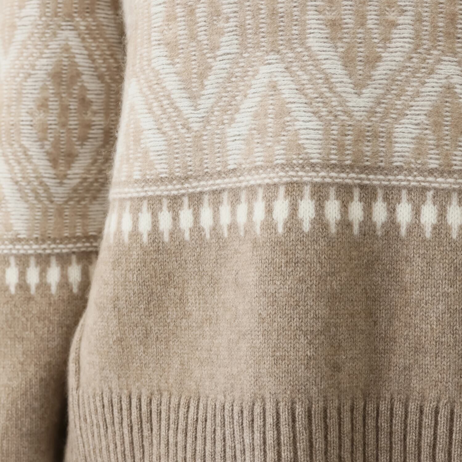 ルーエン　ローズ 日本製 内モンゴル産 カシミヤ１００％ 幾何学柄ジャガード プルオーバー