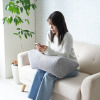 イケヒコ 肘置きや背もたれに！ スマホが見やすい ラクーサ　クッション ＜寄りかかりリラックス＞