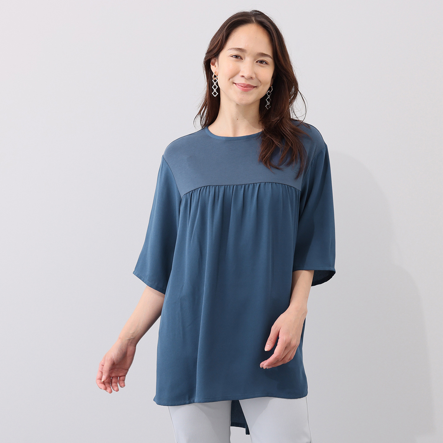 シルバーミントシュガー カットソーとジョーゼット ２素材使いゆったり五分袖 後ろティアードの風抜ける チュニックブラウス