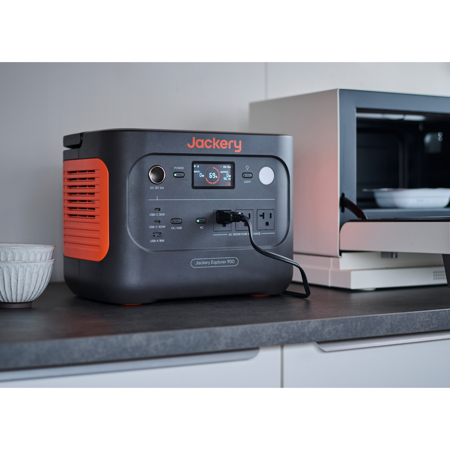 ジャクリ 防災対策やアウトドアに 活躍する大容量モデル ポータブル電源９００ ＪＥ−９００Ａ