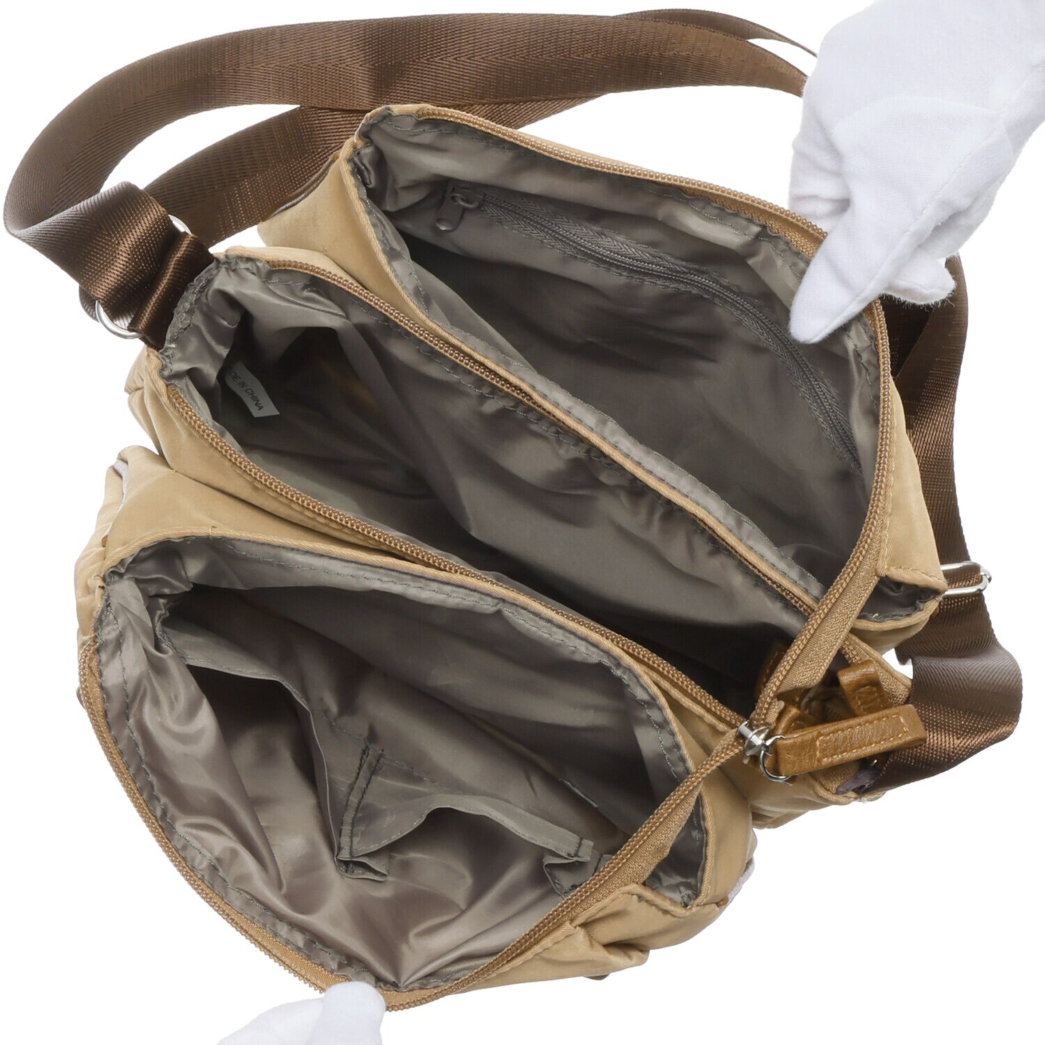 ダジュール 軽やか多ポケット ショルダーバッグ