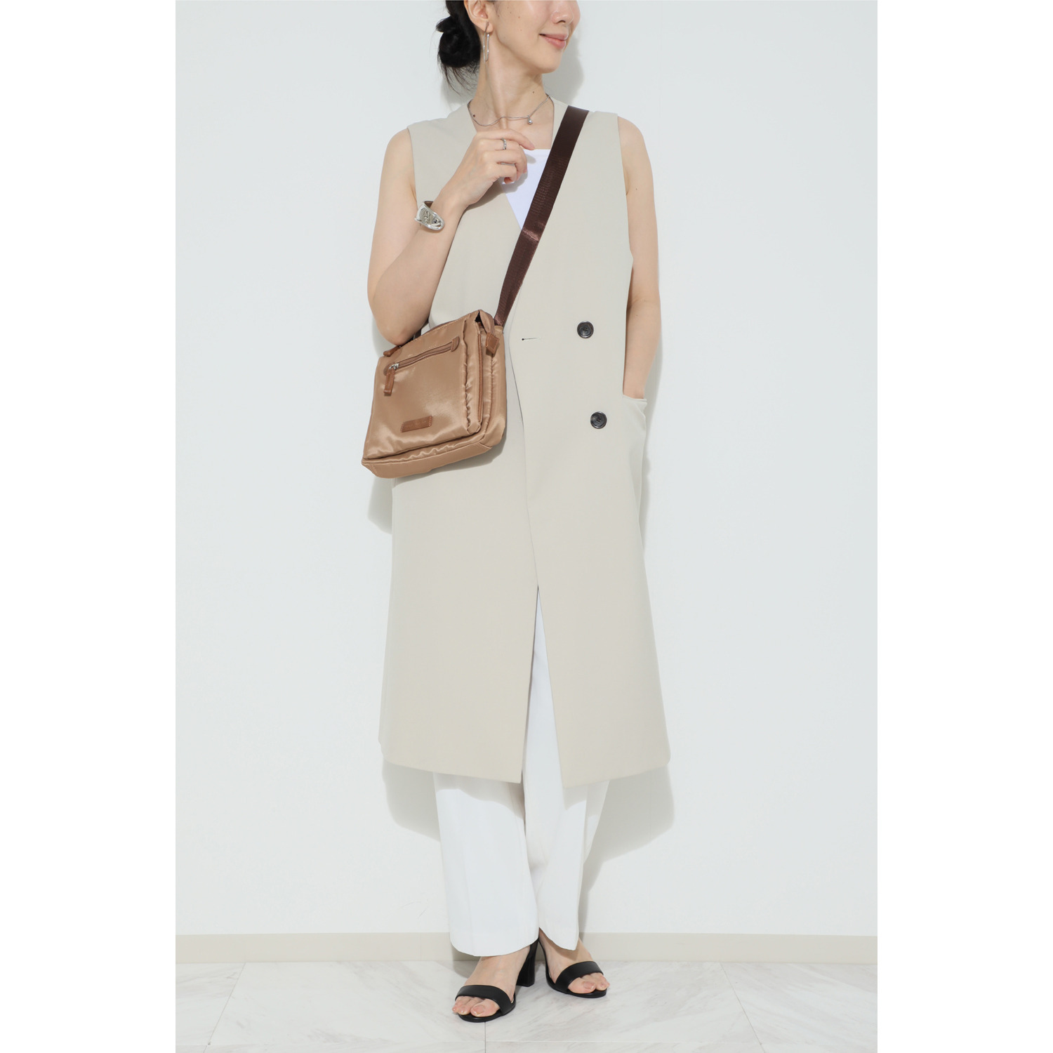 ダジュール 軽やか多ポケット ショルダーバッグ