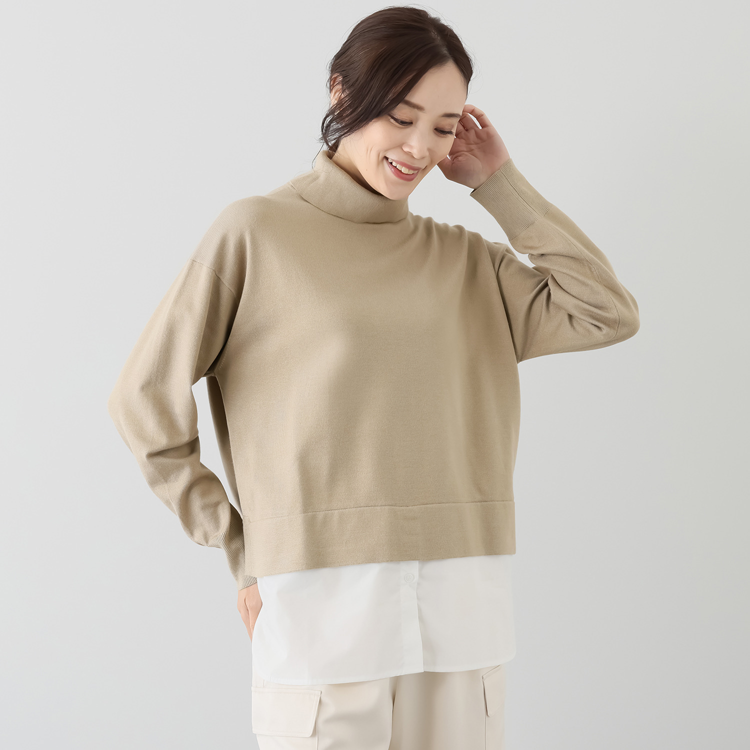 元町ゼラール なめらか＆艶やか素材 スリットハイネック レイヤードデザイン ニットプルオーバー