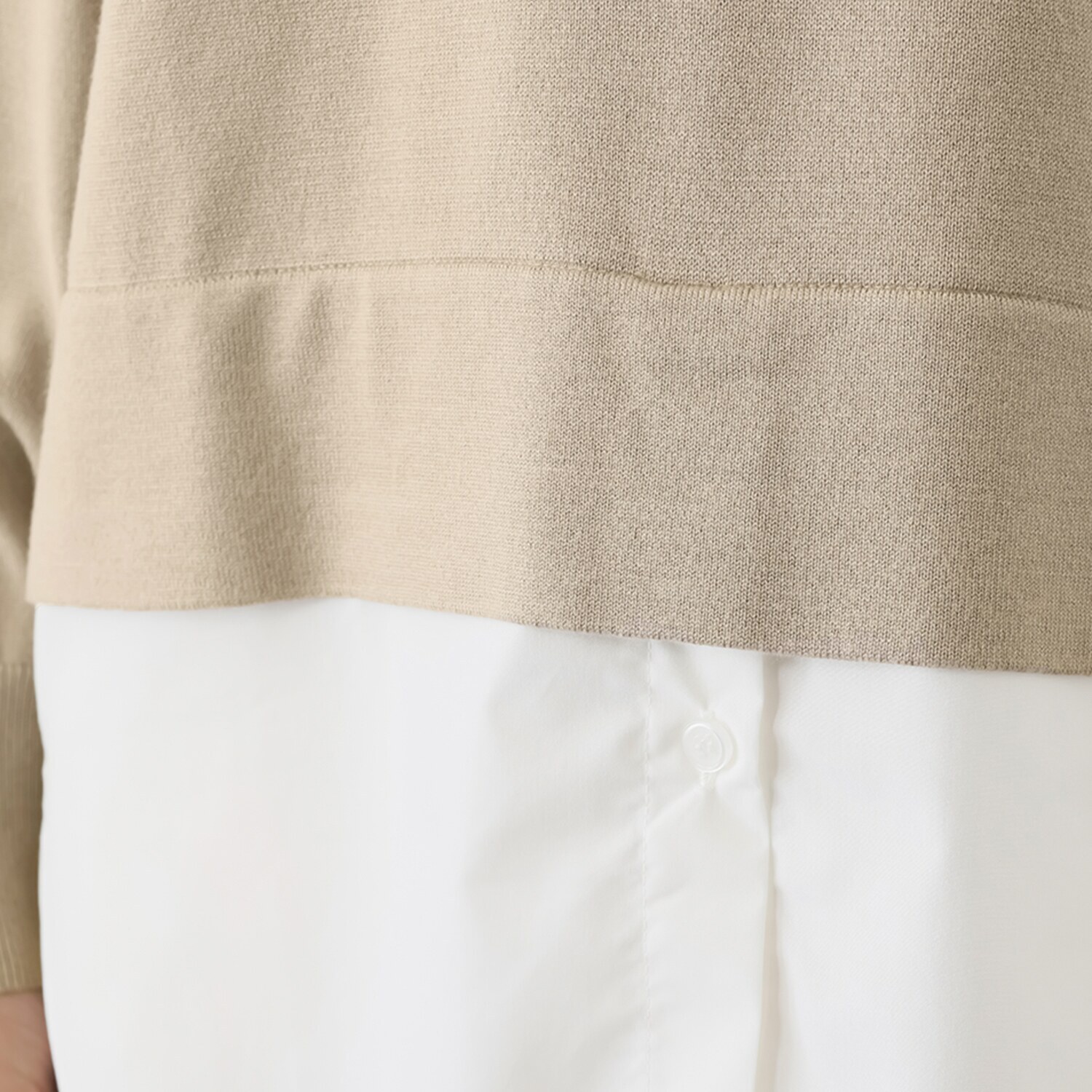 元町ゼラール なめらか＆艶やか素材 スリットハイネック レイヤードデザイン ニットプルオーバー