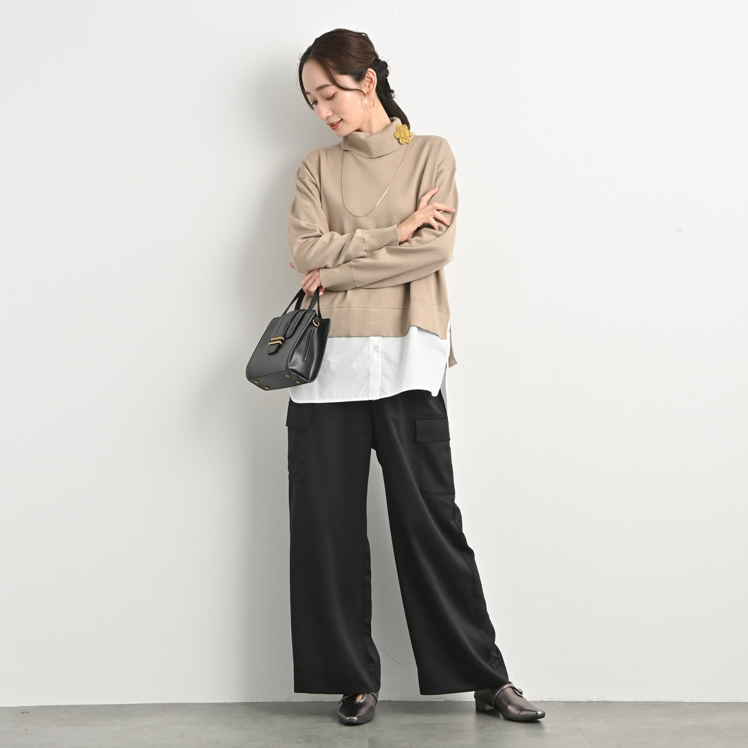 元町ゼラール なめらか＆艶やか素材 スリットハイネック レイヤードデザイン ニットプルオーバー