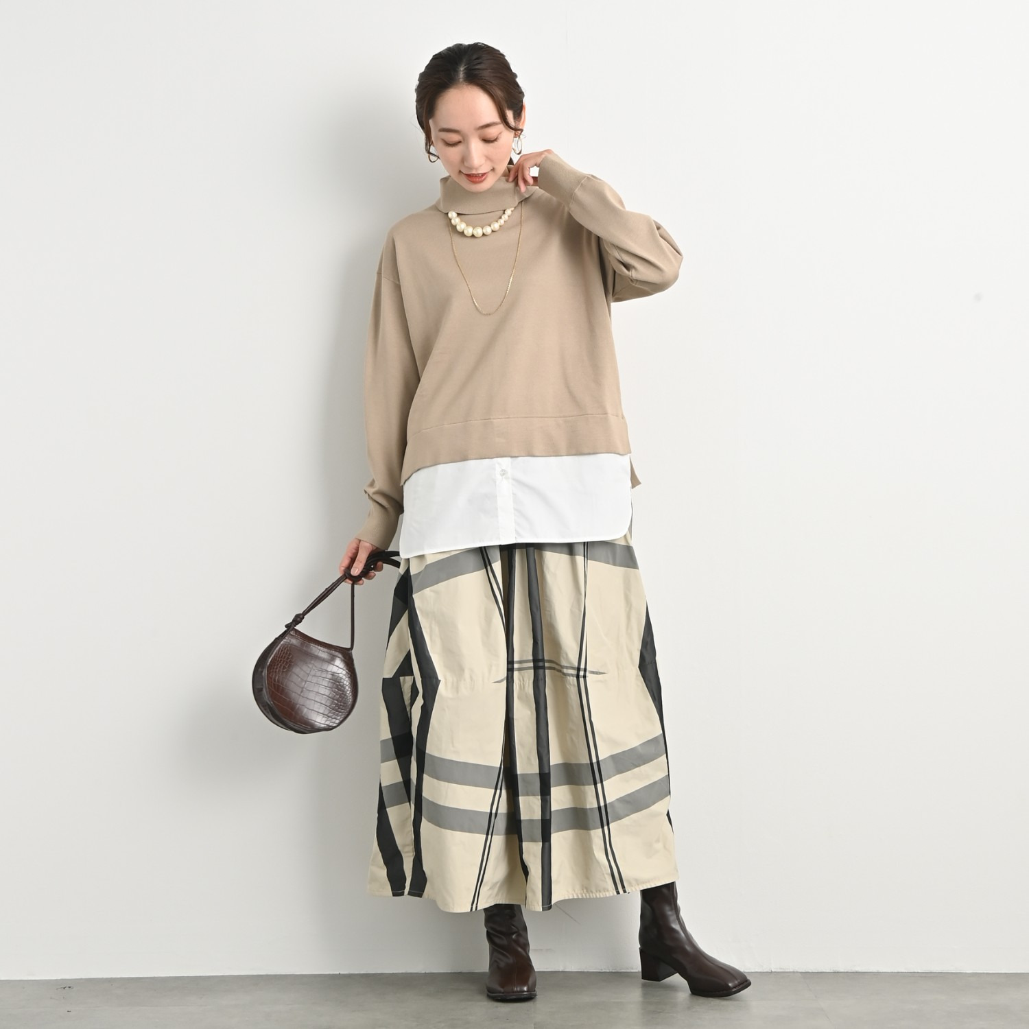 元町ゼラール なめらか＆艶やか素材 スリットハイネック レイヤードデザイン ニットプルオーバー