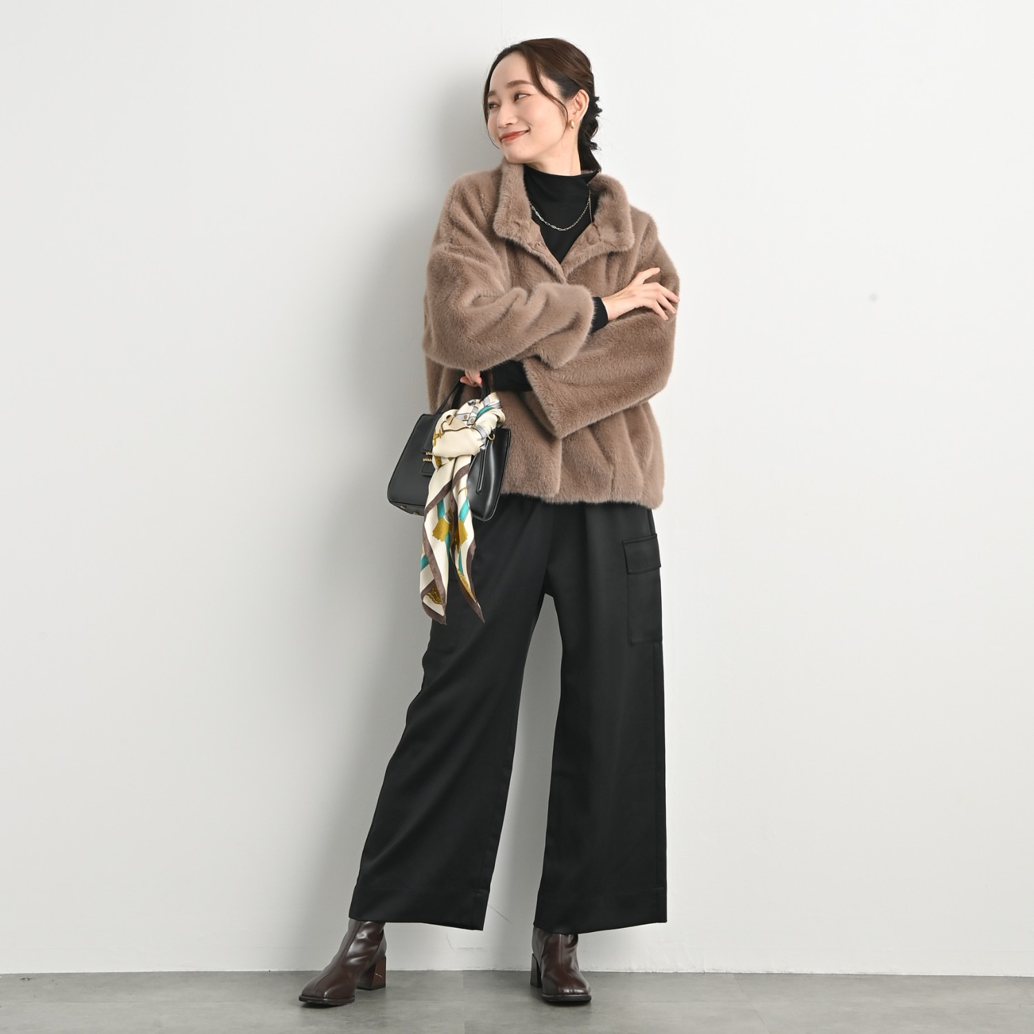 元町ゼラール とろみ＆きれい見えサテン カーゴデザイン 上品サテンパンツ