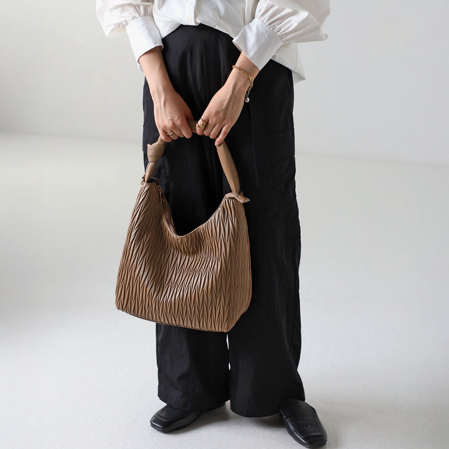 グッシオイタリー プリーツデザイン ワンハンドル ２ウェイトートバッグ