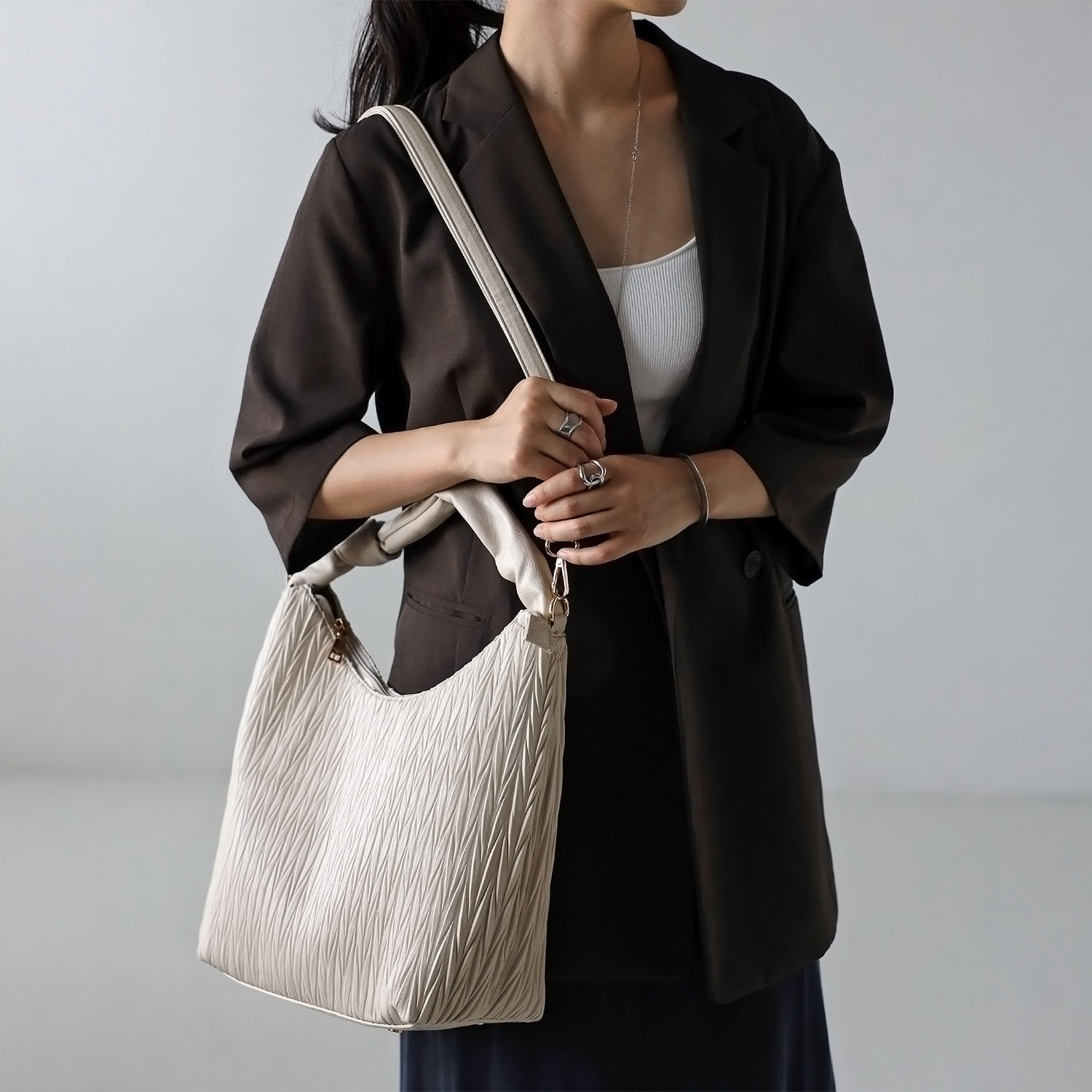 グッシオイタリー プリーツデザイン ワンハンドル ２ウェイトートバッグ