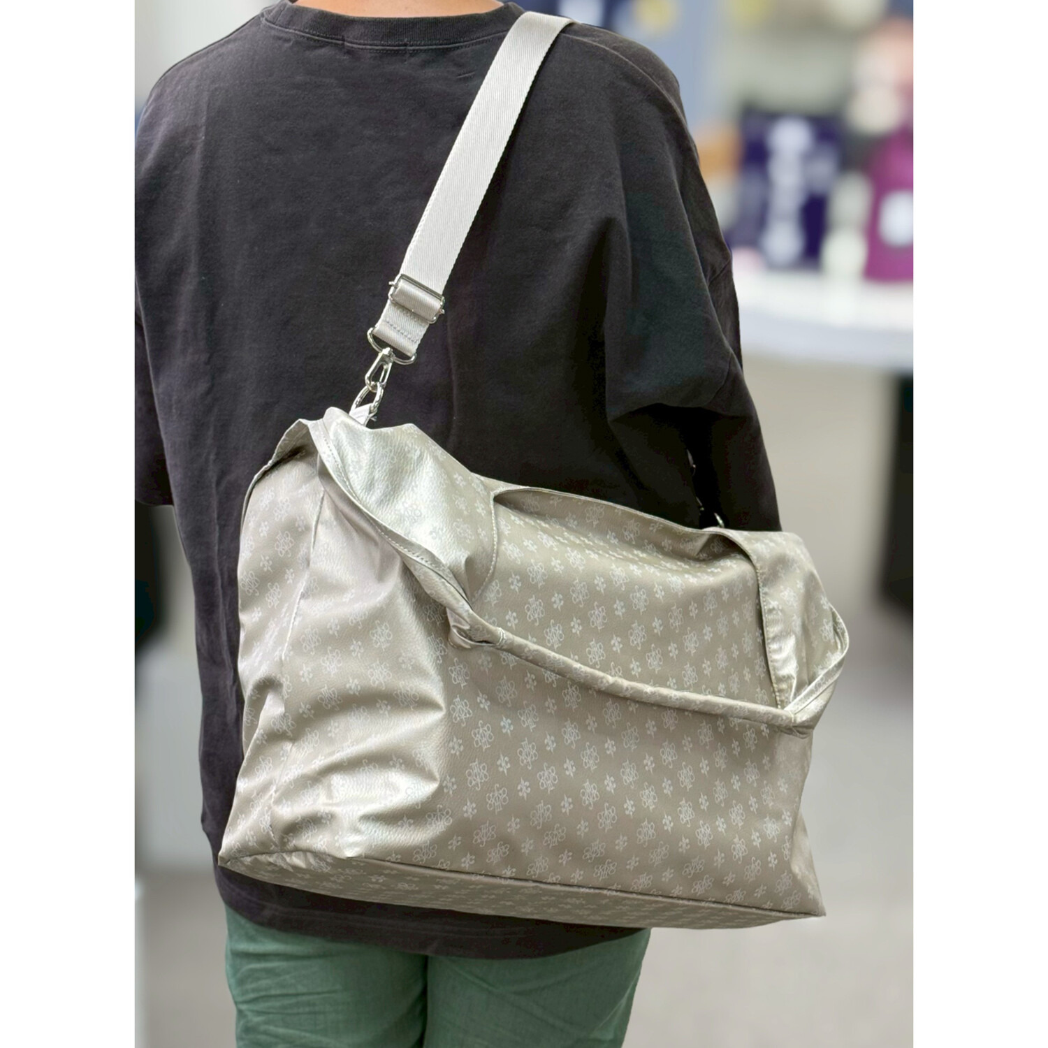 老舗ヤマト屋 ポリカーボネイト 薄合成皮革使用 超軽量・洗える トラベルバッグ “ラビラビシリーズ”