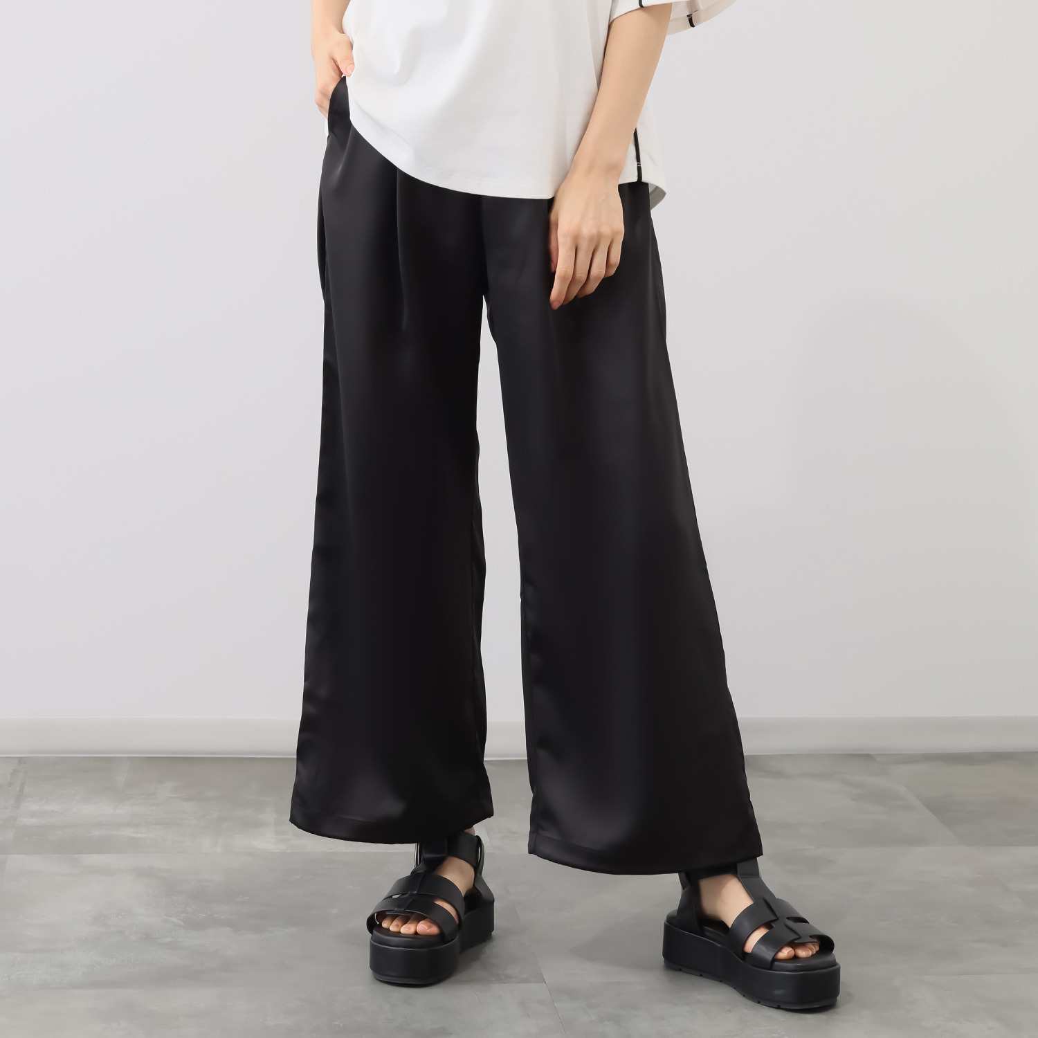 ヨウゾウカタブキ レザー調サテン 裾ドロストパンツ