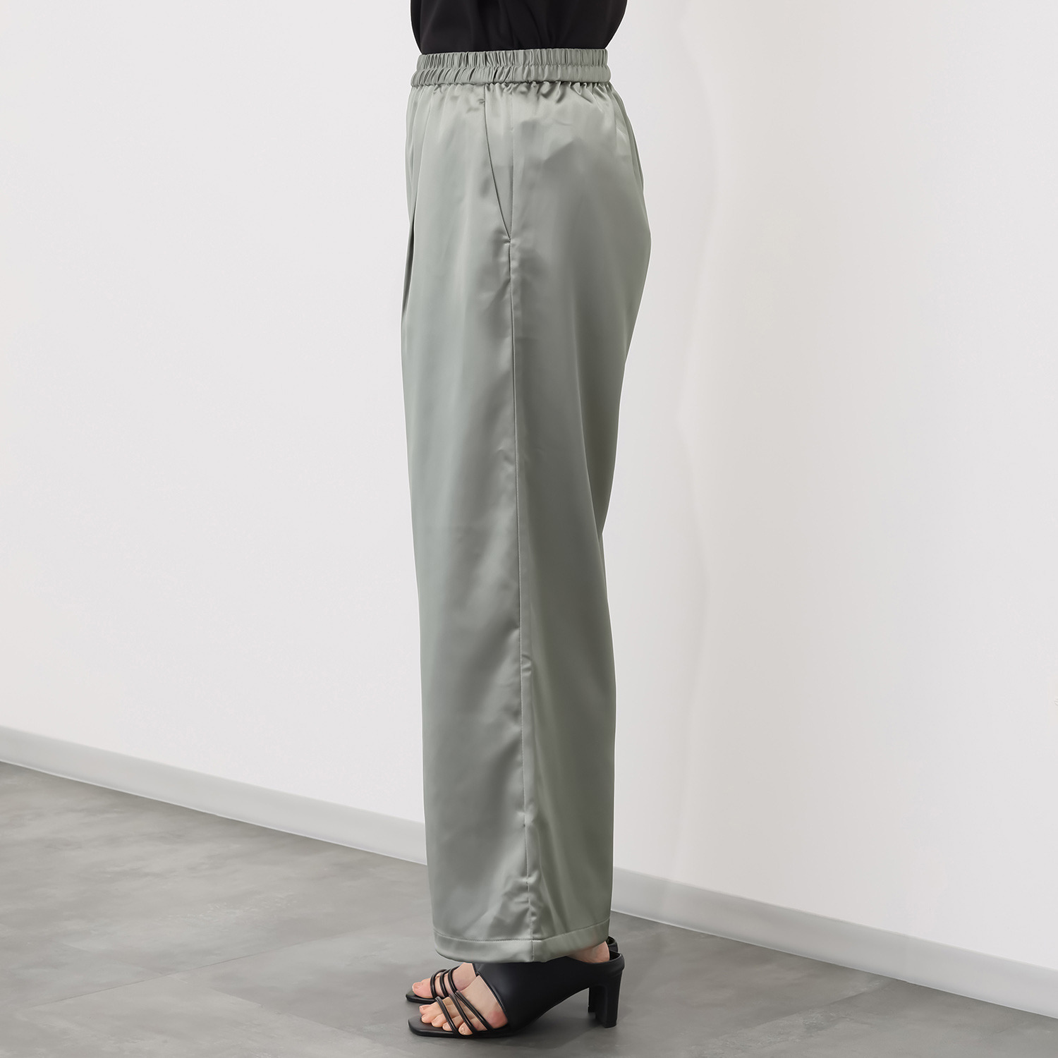 ヨウゾウカタブキ レザー調サテン 裾ドロストパンツ