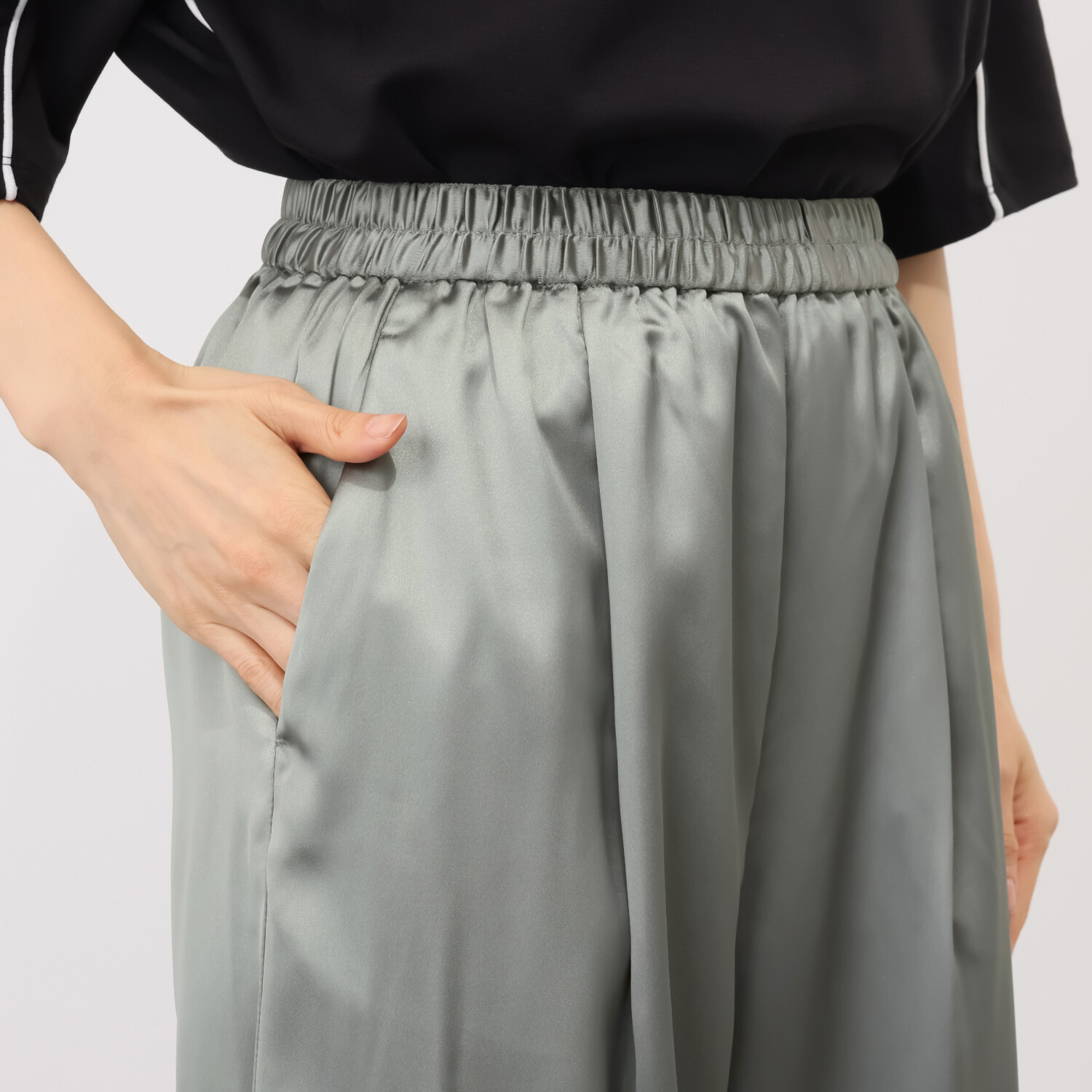 ヨウゾウカタブキ レザー調サテン 裾ドロストパンツ