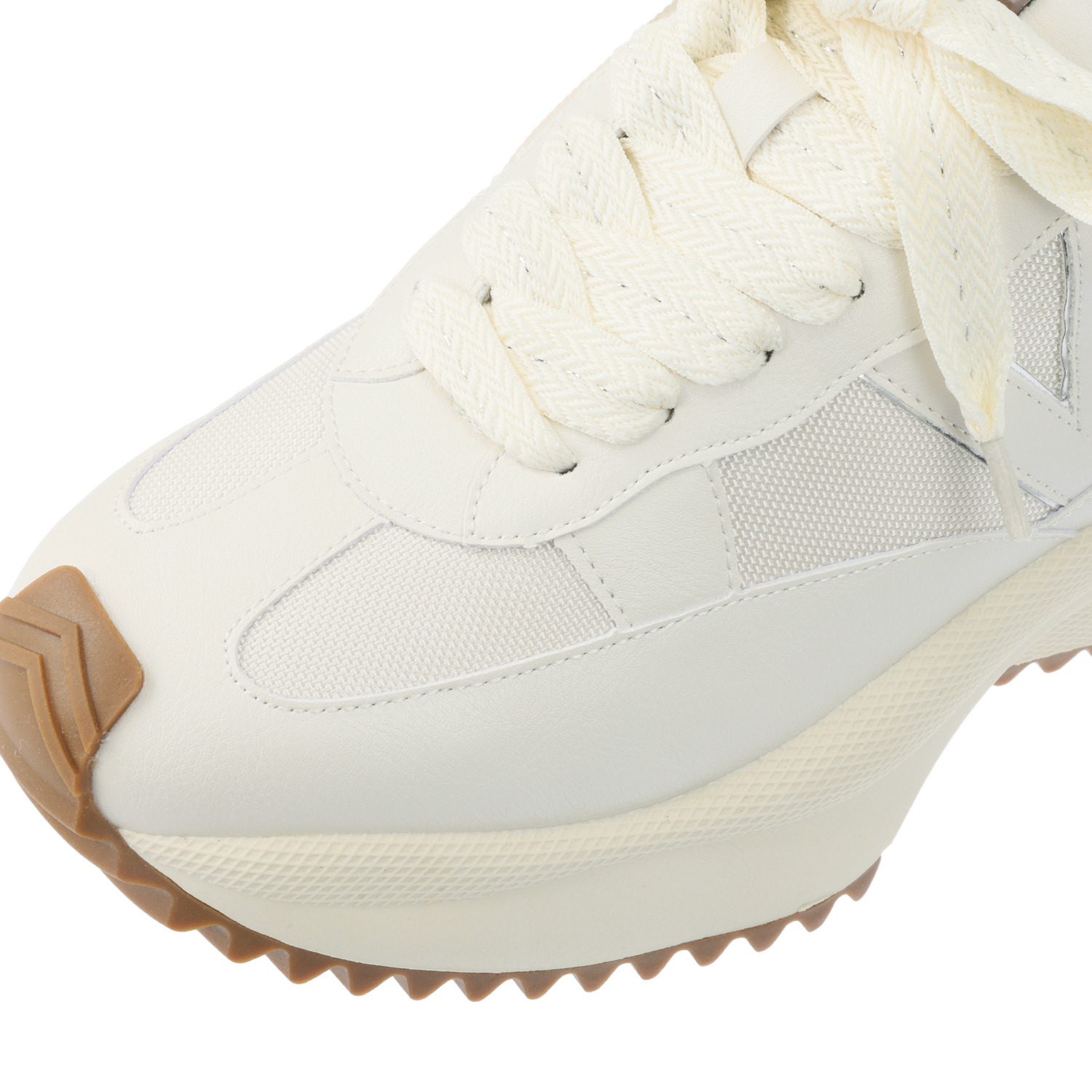 ヌーベルヴォーグ リュクスライン クラス感アップ！ モードに魅せる 大人のスニーカー