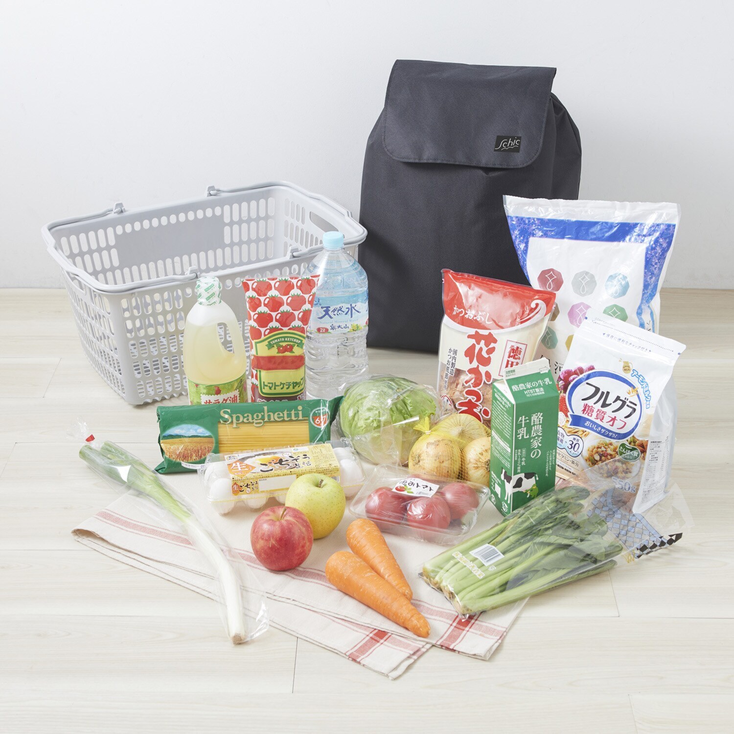 片側３輪タイヤが 段差や階段の移動を 楽々に！ 段差らくらくキャリー エシック