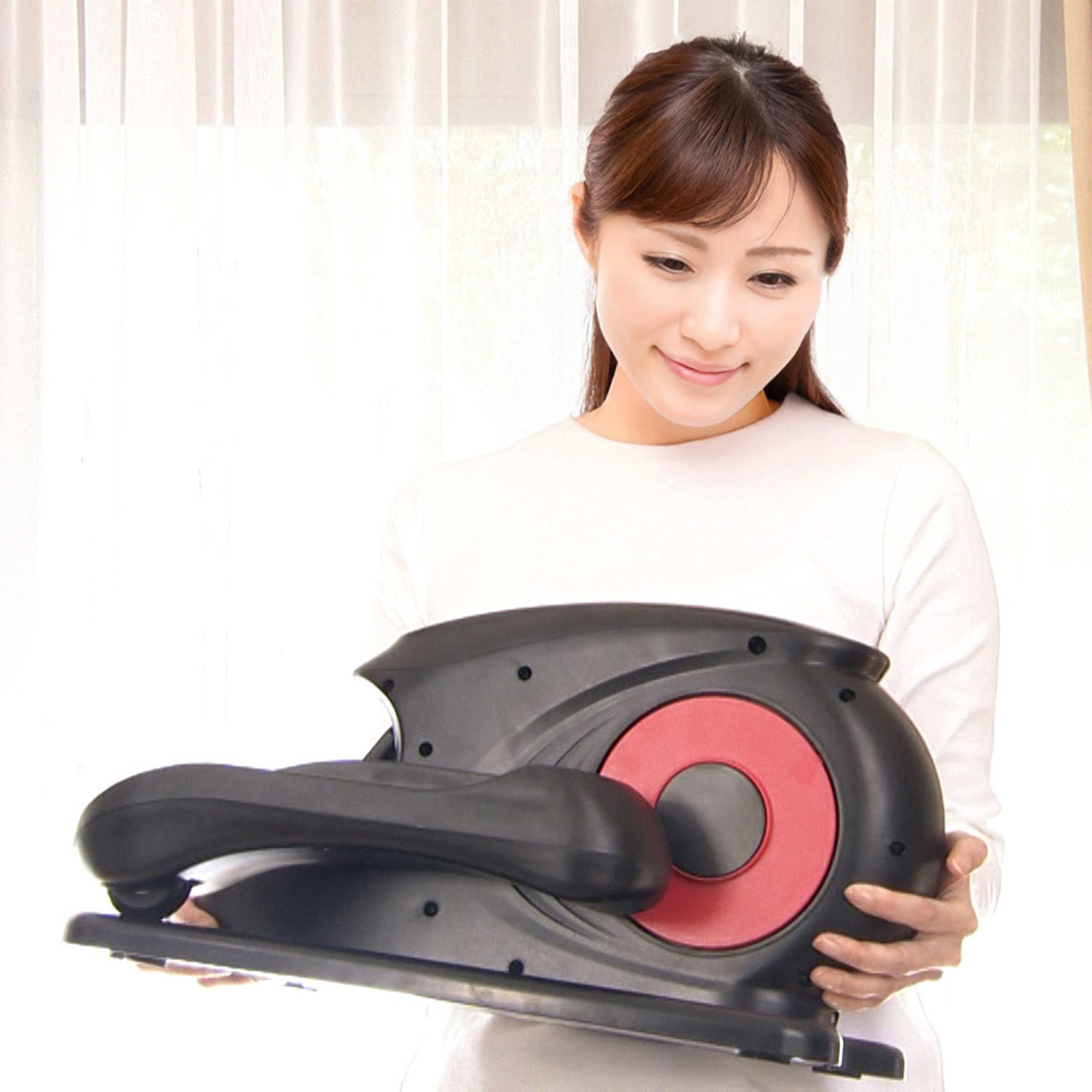 自動で回転するペダルで 下半身全体の筋肉を ながらトレーニング 電動フットエクサ オルビトレックＭＸ