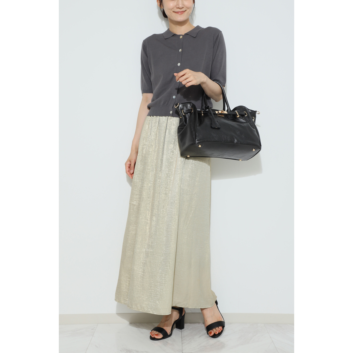 ドレス オリジナルの 裏地プリントがキュート！ バックルベルトアクセント シャイニー ２ウェイトートバッグ