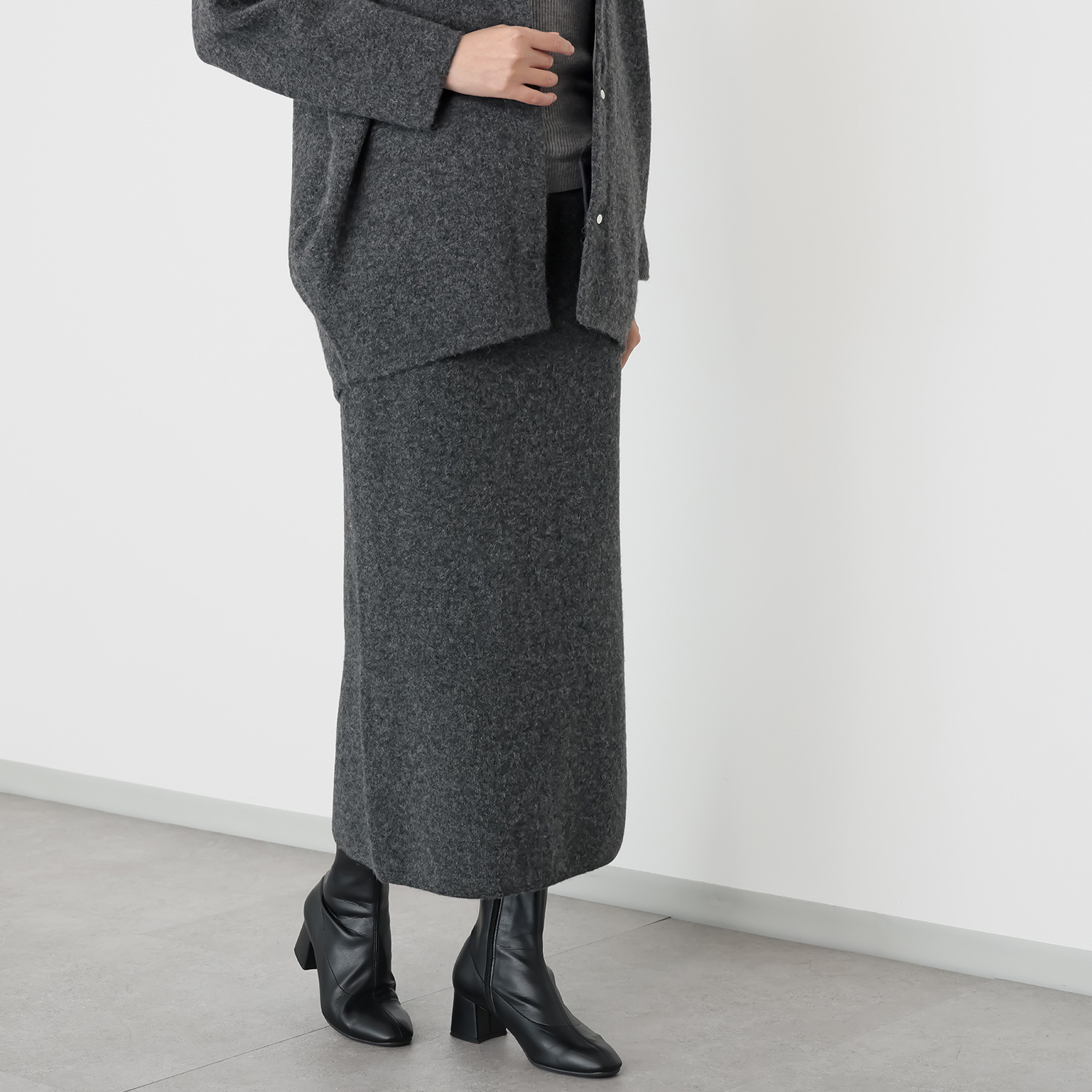 ソアージュ ベビーアルパカ ふんわり暖かい バックスリット ニットスカート