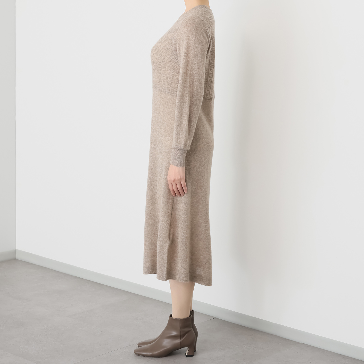 ソアージュ ベビーアルパカ１００％ ふんわり暖かい ヘリンボーン柄 ニットワンピース