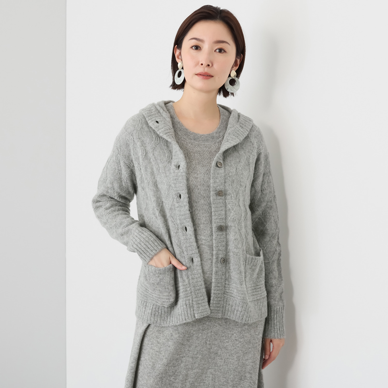 ソアージュ ベビーアルパカ１００％ ふんわり暖かい ケーブル編 フード付カーディガン