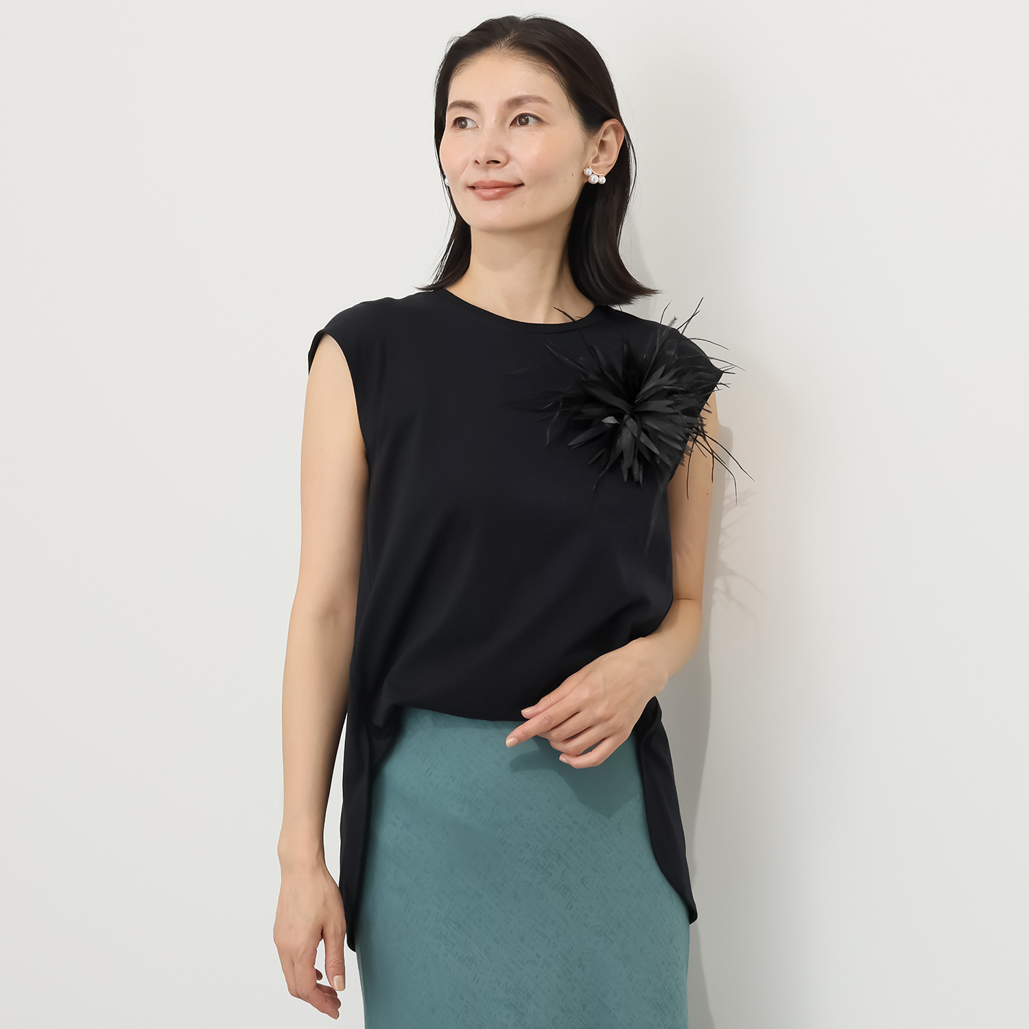 キリ　エ　キリ コサージュ付 キャップスリーブ カットソープルオーバー