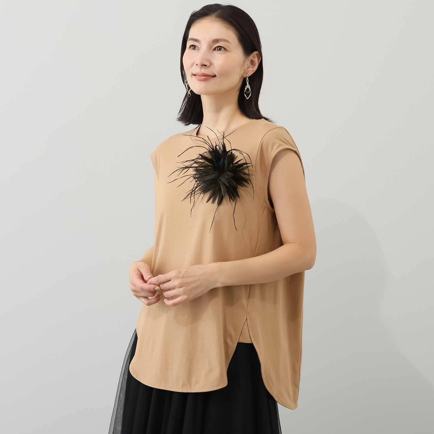キリ　エ　キリ コサージュ付 キャップスリーブ カットソープルオーバー