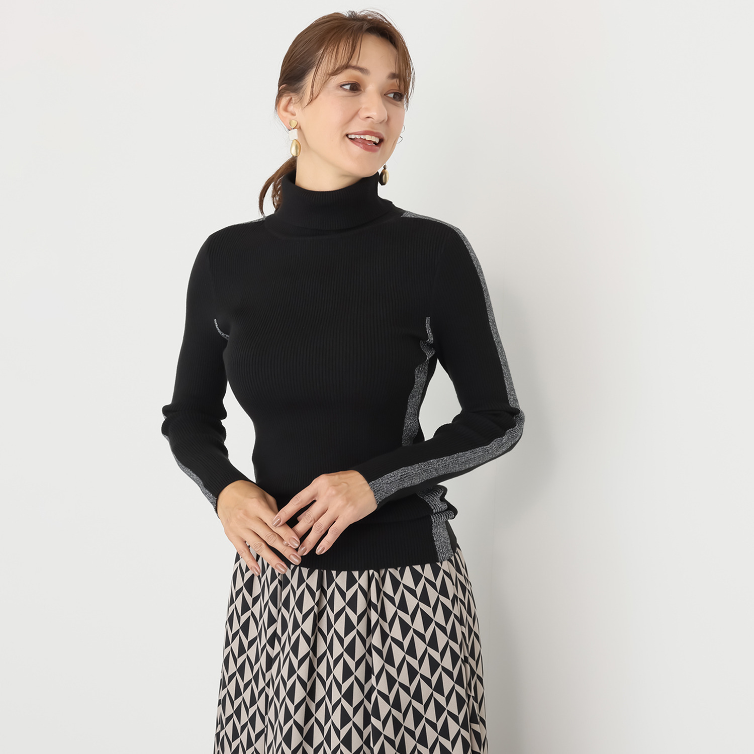 スタイル・ラヴィー 吸湿発熱 ラメラインがエレガント タートル ニットプルオーバー