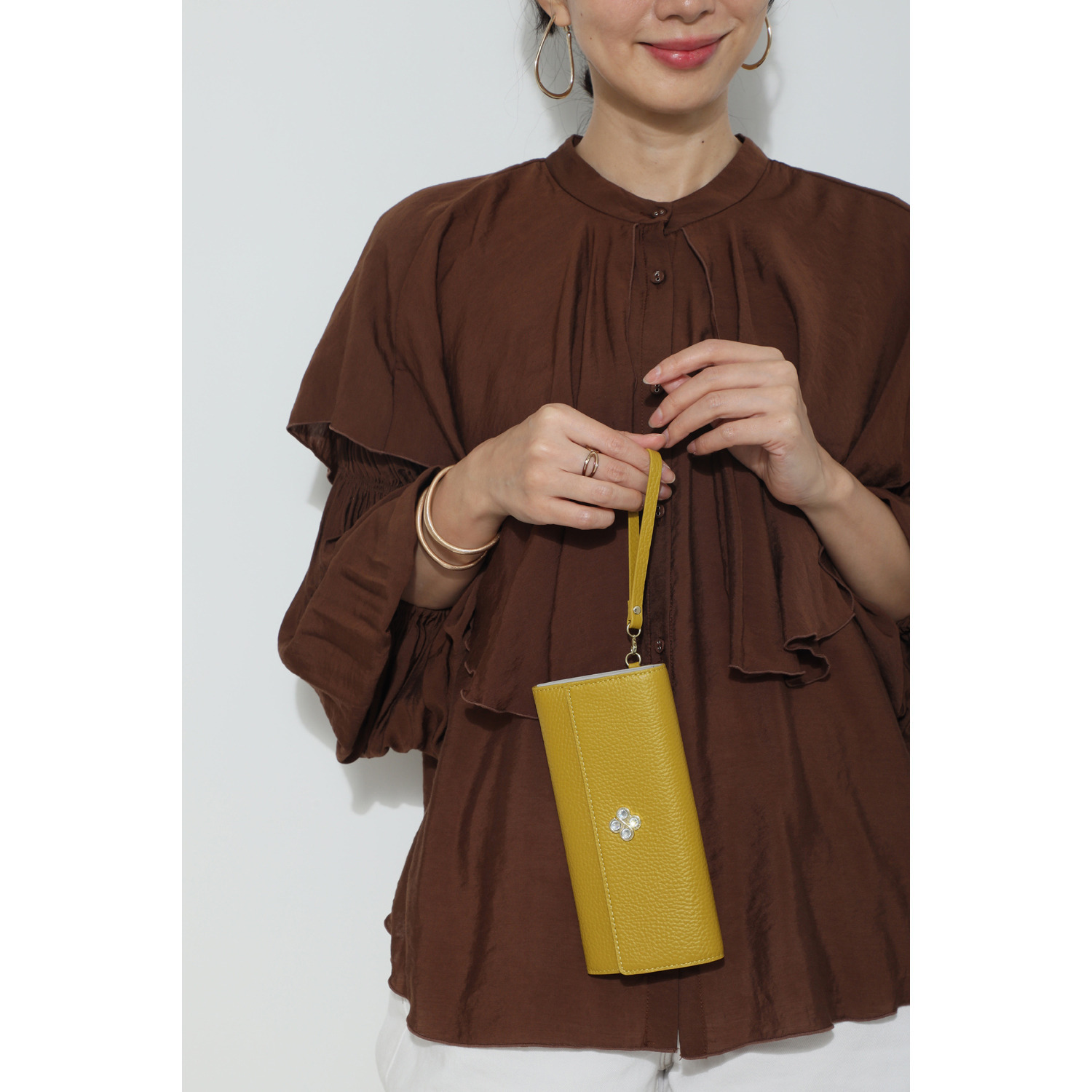 マリ・クレール イタリアンレザー 見やすくて使いやすい！ ガラスビジュウクローバー アクセント ギャルソン長財布