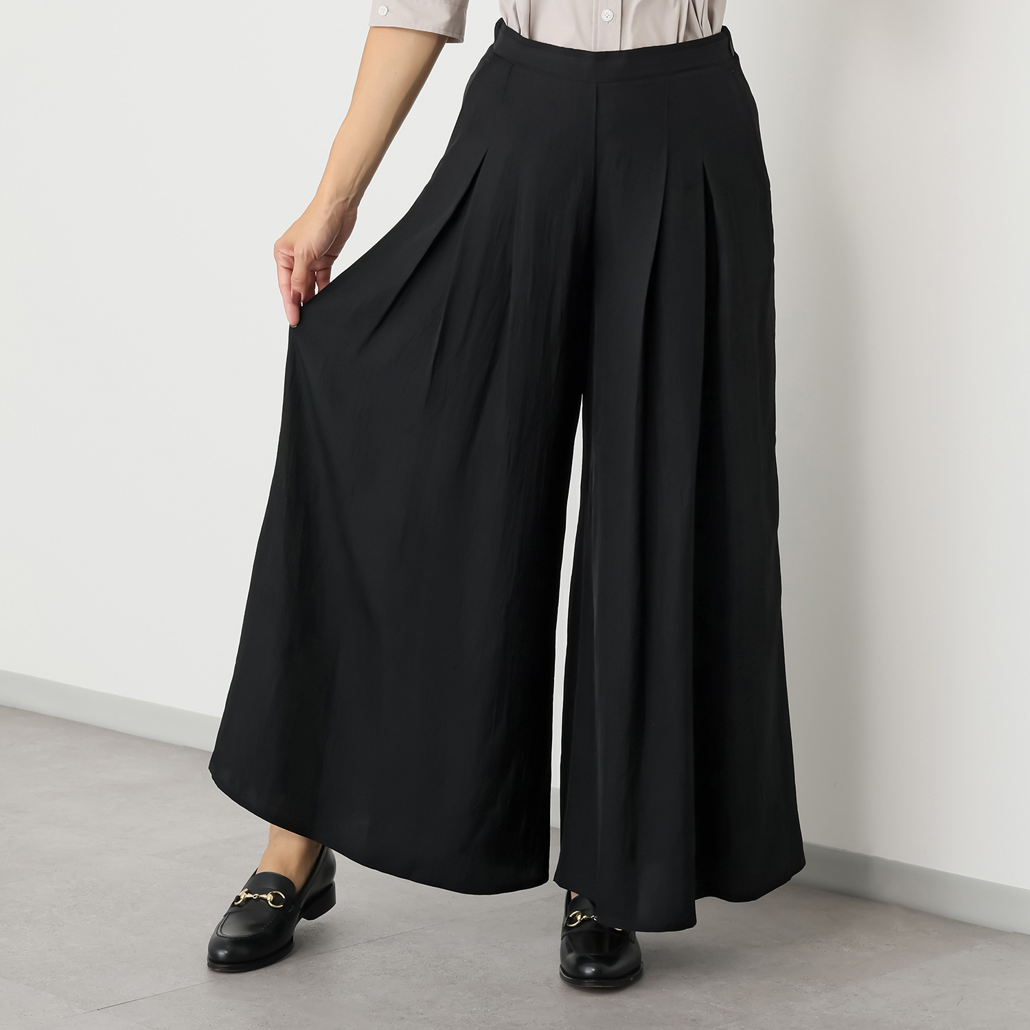 ゴドー 希少なアセテート１００％ ドレープワイドパンツ
