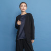 ヤエアジュテ きれいなシルエットで 初秋に映える ノーカラージャケット