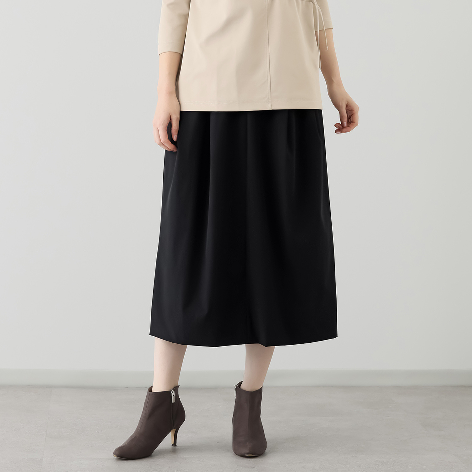 ヤエアジュテ モード＆レディーライク タックデザイン Ｉラインスカート