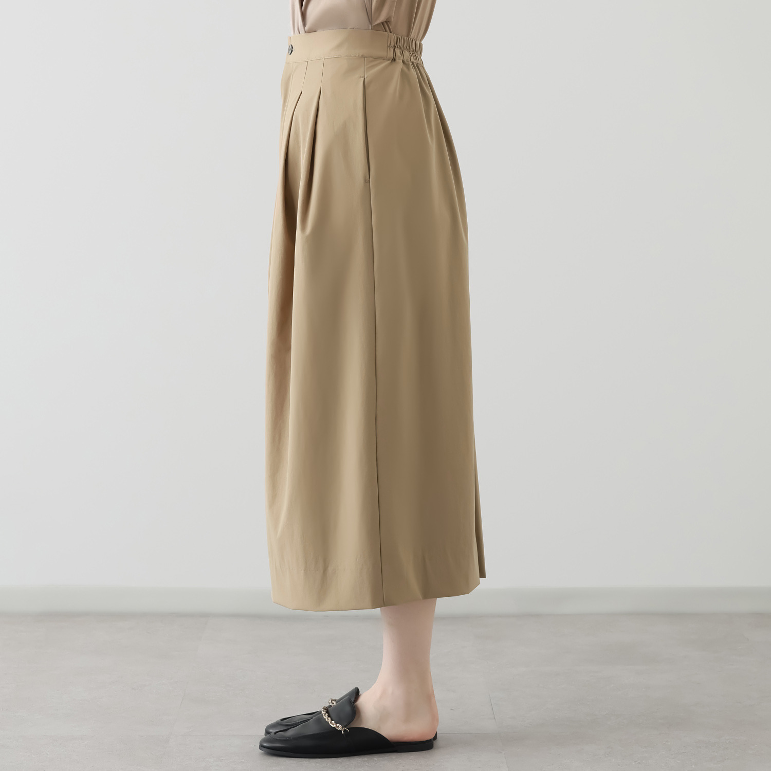 ヤエアジュテ モード＆レディーライク タックデザイン Ｉラインスカート