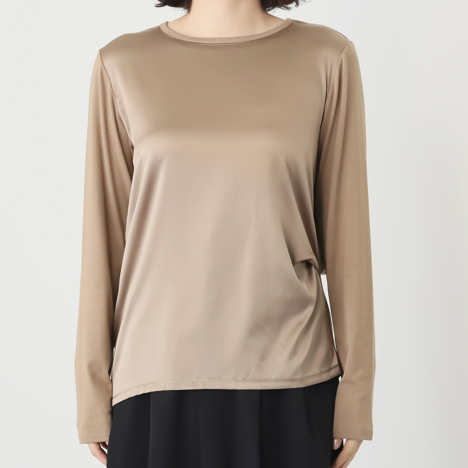 ヤエアジュテ シルク混の深い光沢で トレンドと品を取り入れる ２ウェイ コンビプルオーバー