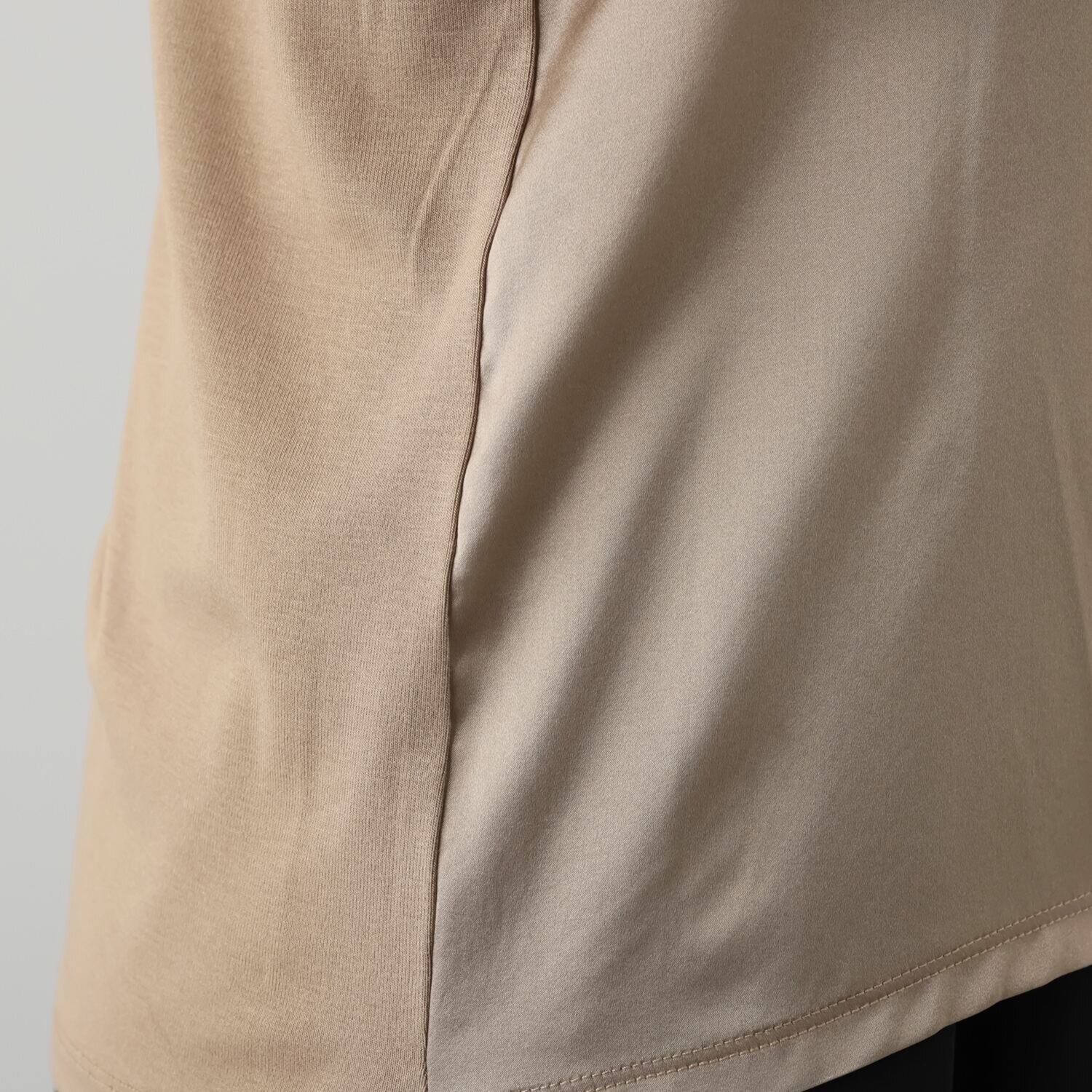 ヤエアジュテ シルク混の深い光沢で トレンドと品を取り入れる ２ウェイ コンビプルオーバー