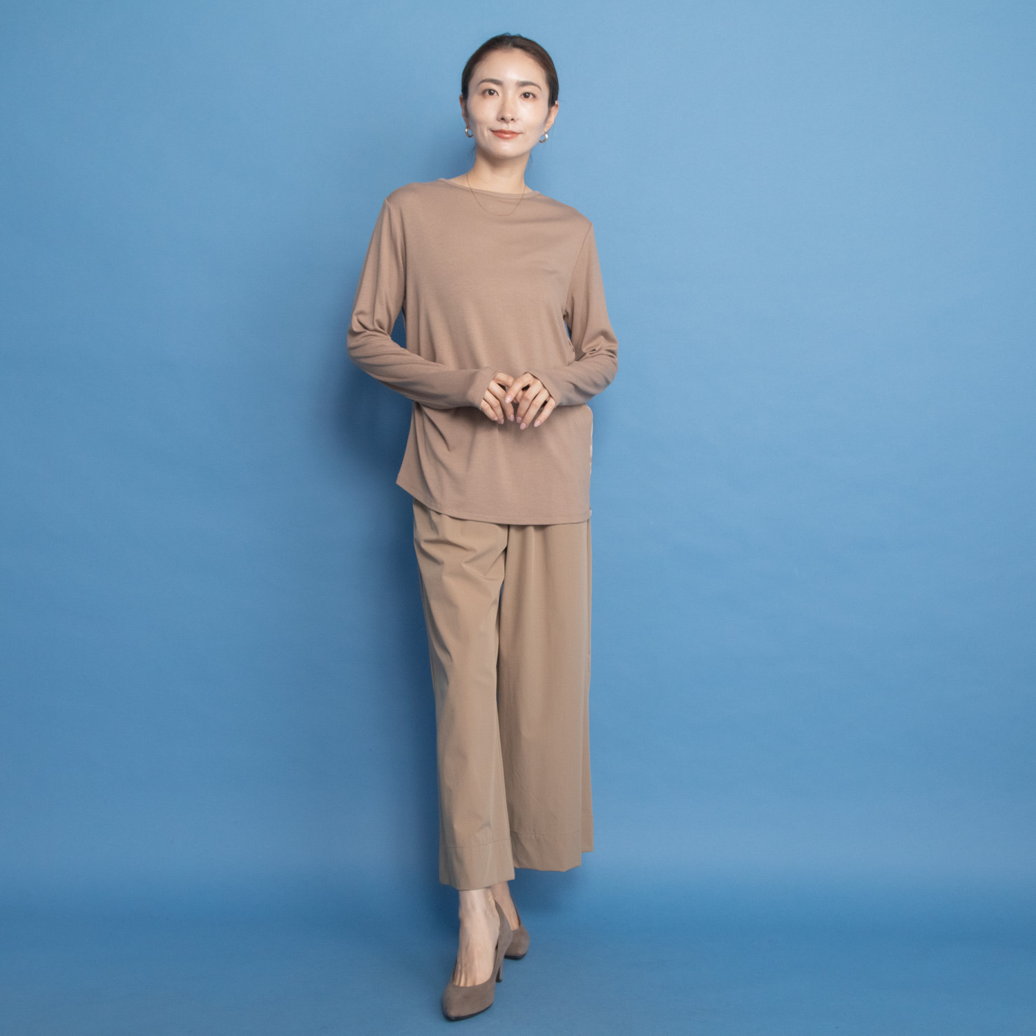 ヤエアジュテ シルク混の深い光沢で トレンドと品を取り入れる ２ウェイ コンビプルオーバー