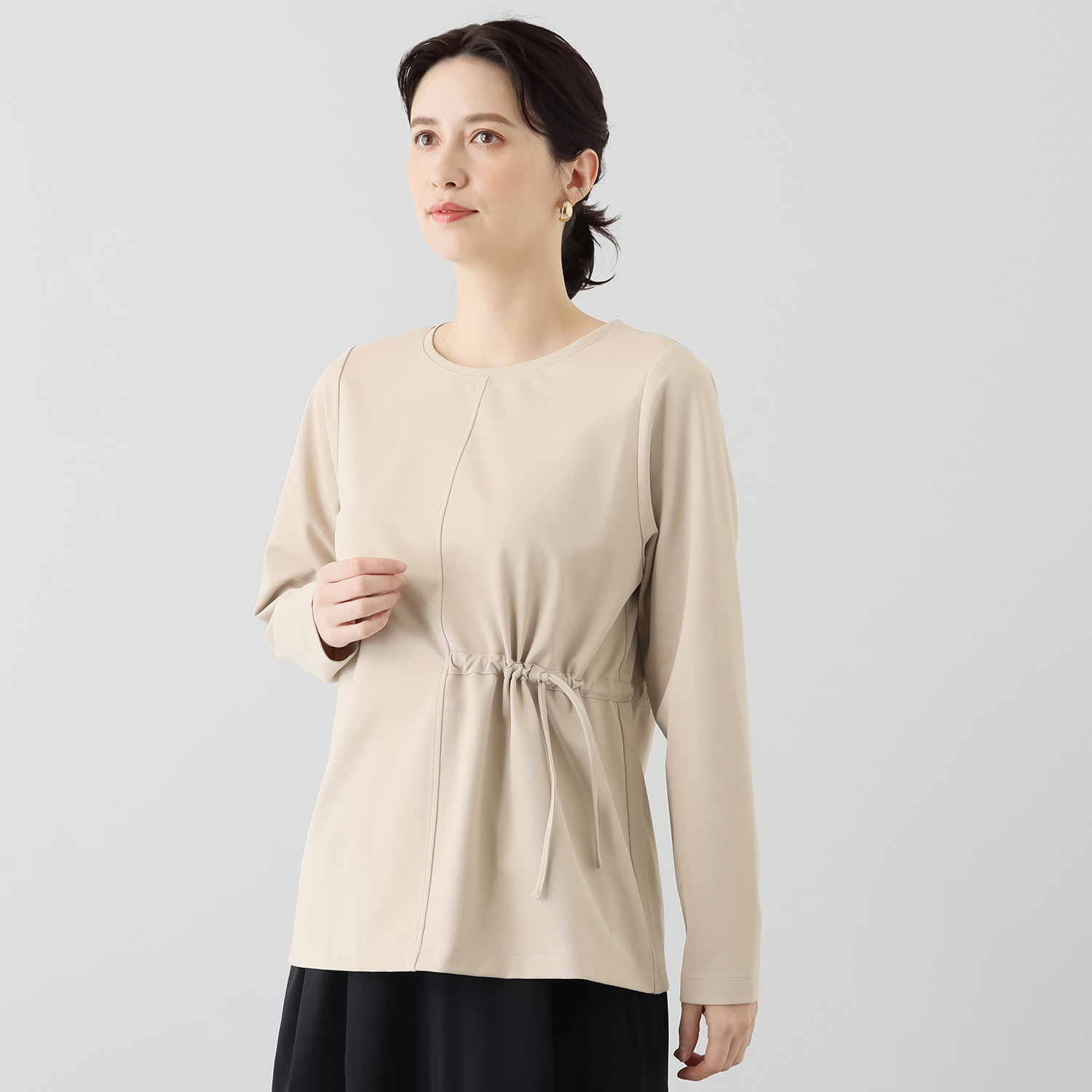 ヤエアジュテ アシンメトリーデザインで 上品に季節をまたぐ 大人の万能 ロングスリーブＴシャツ