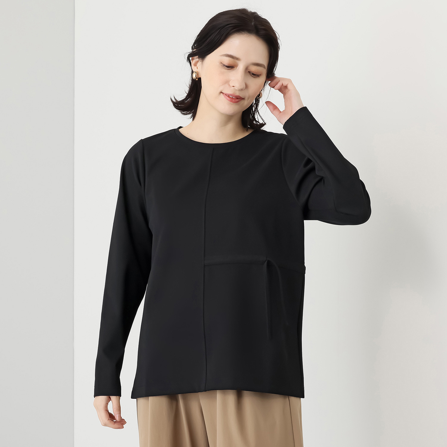 ヤエアジュテ アシンメトリーデザインで 上品に季節をまたぐ 大人の万能 ロングスリーブＴシャツ