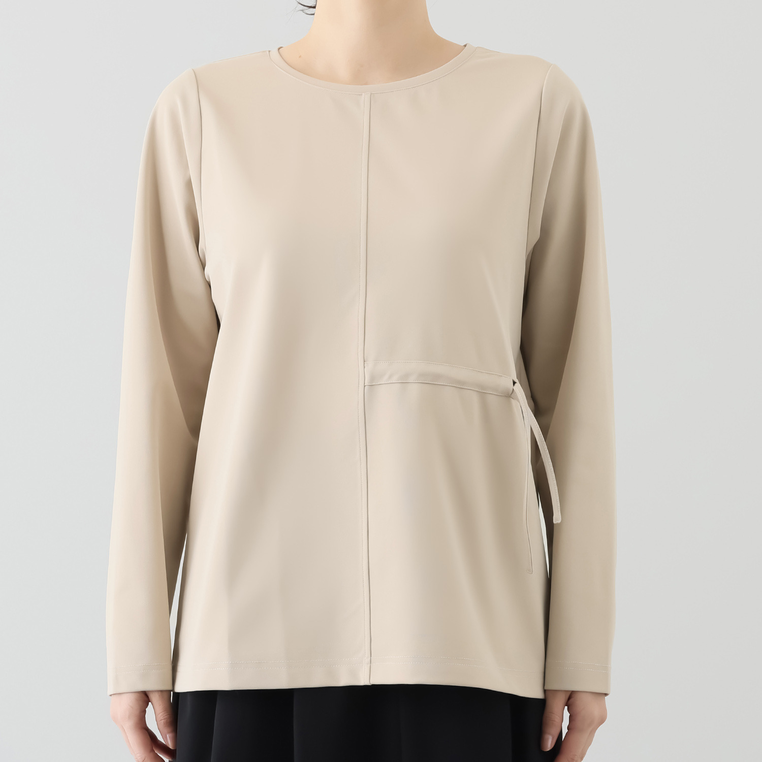 ヤエアジュテ アシンメトリーデザインで 上品に季節をまたぐ 大人の万能 ロングスリーブＴシャツ