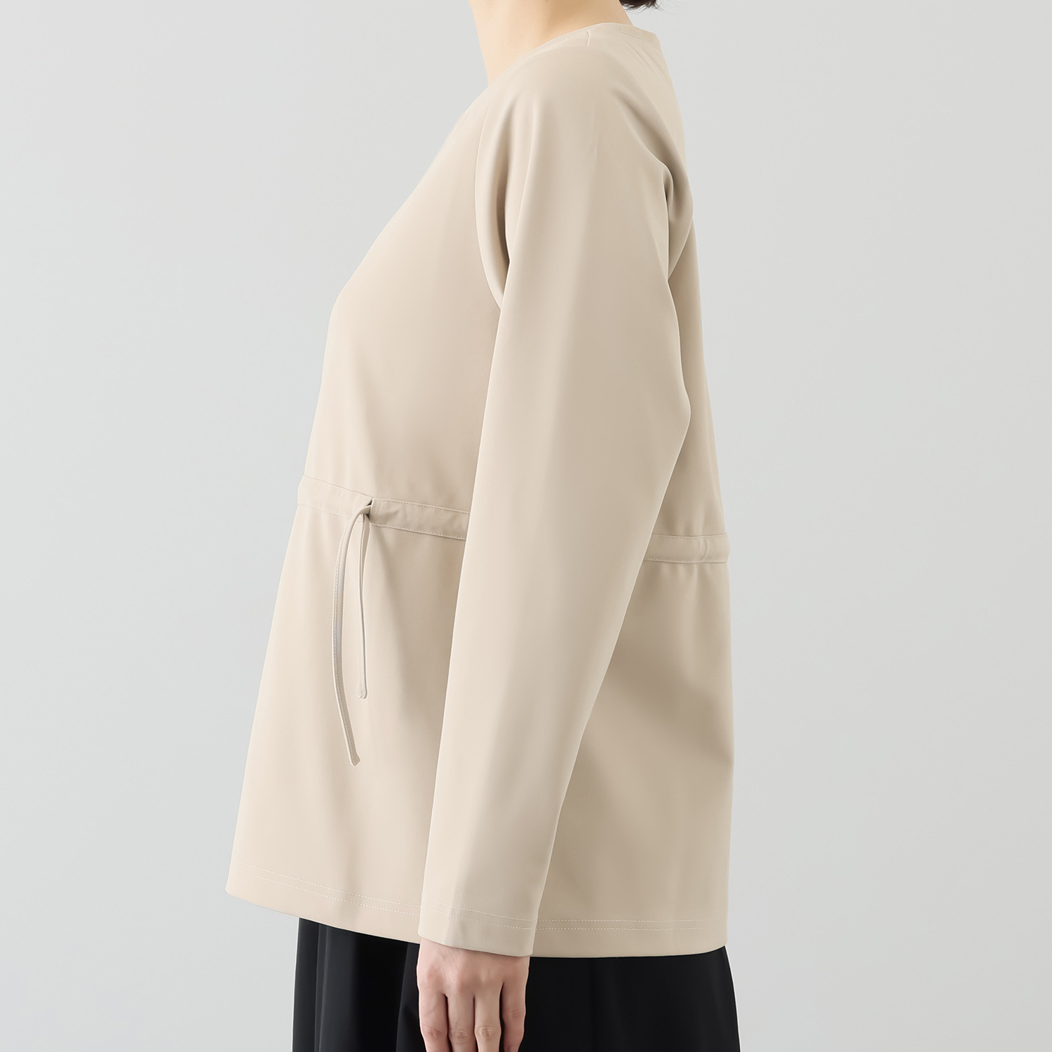 ヤエアジュテ アシンメトリーデザインで 上品に季節をまたぐ 大人の万能 ロングスリーブＴシャツ