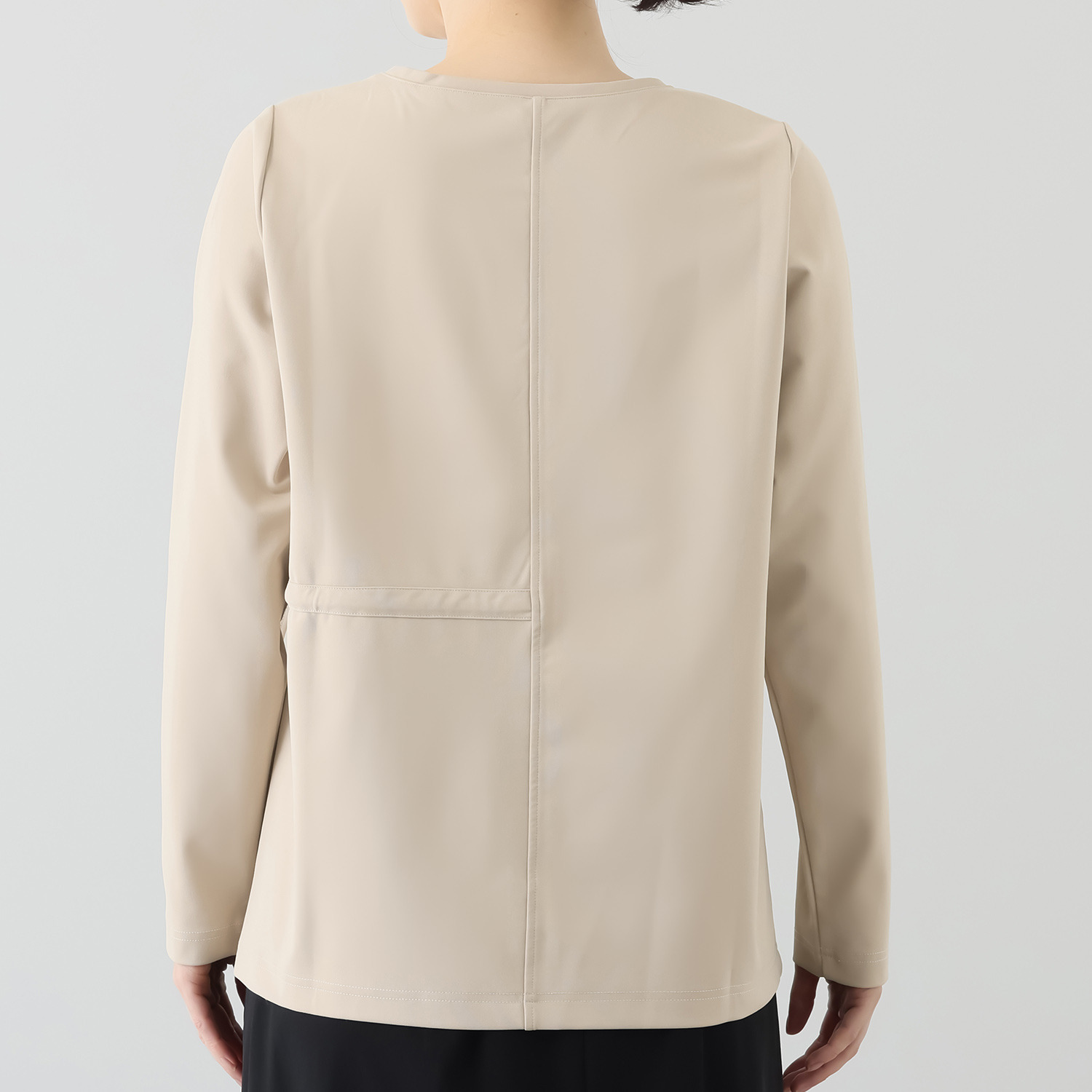 ヤエアジュテ アシンメトリーデザインで 上品に季節をまたぐ 大人の万能 ロングスリーブＴシャツ