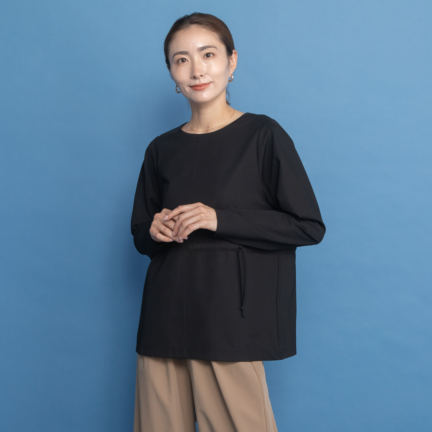 ヤエアジュテ アシンメトリーデザインで 上品に季節をまたぐ 大人の万能 ロングスリーブＴシャツ