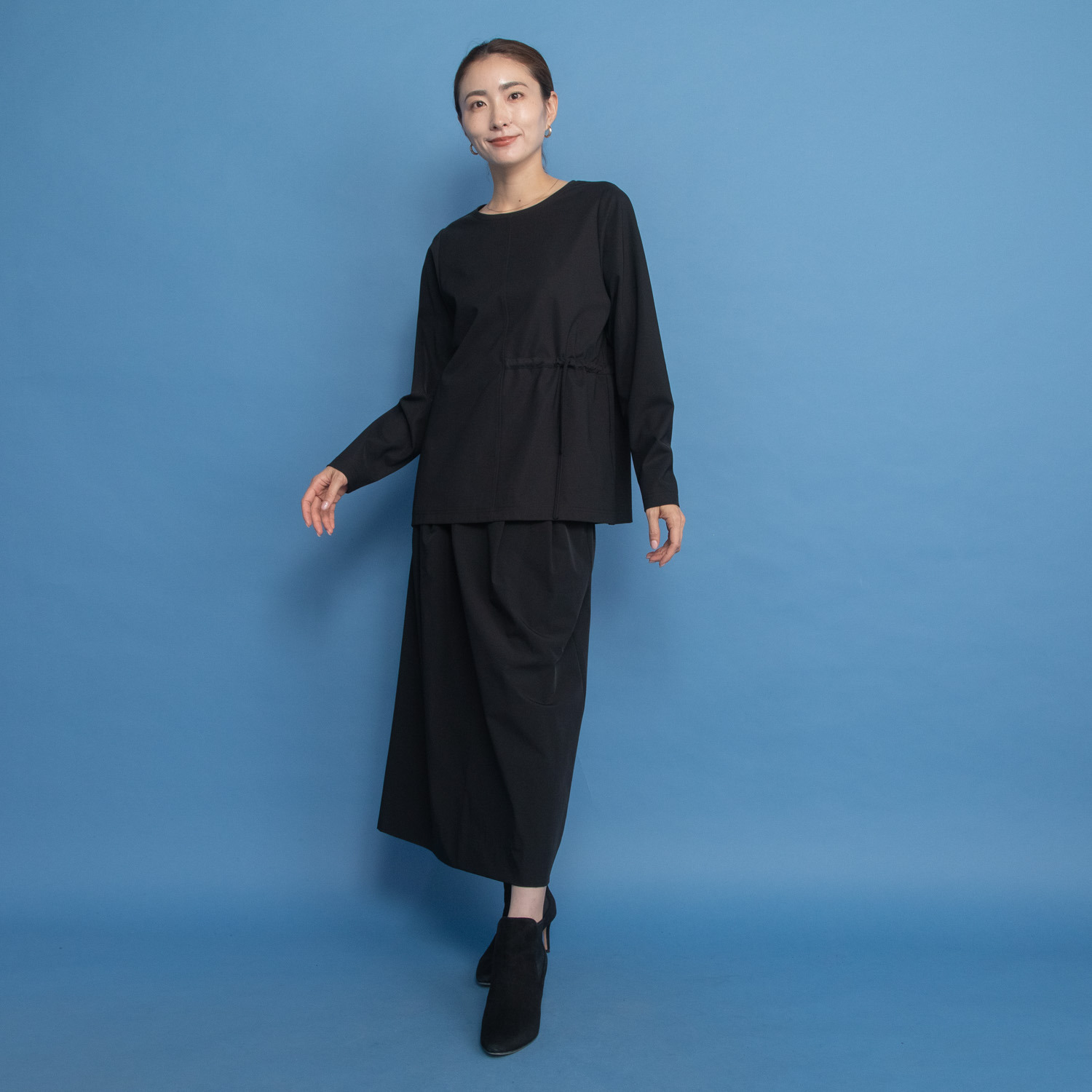 ヤエアジュテ アシンメトリーデザインで 上品に季節をまたぐ 大人の万能 ロングスリーブＴシャツ