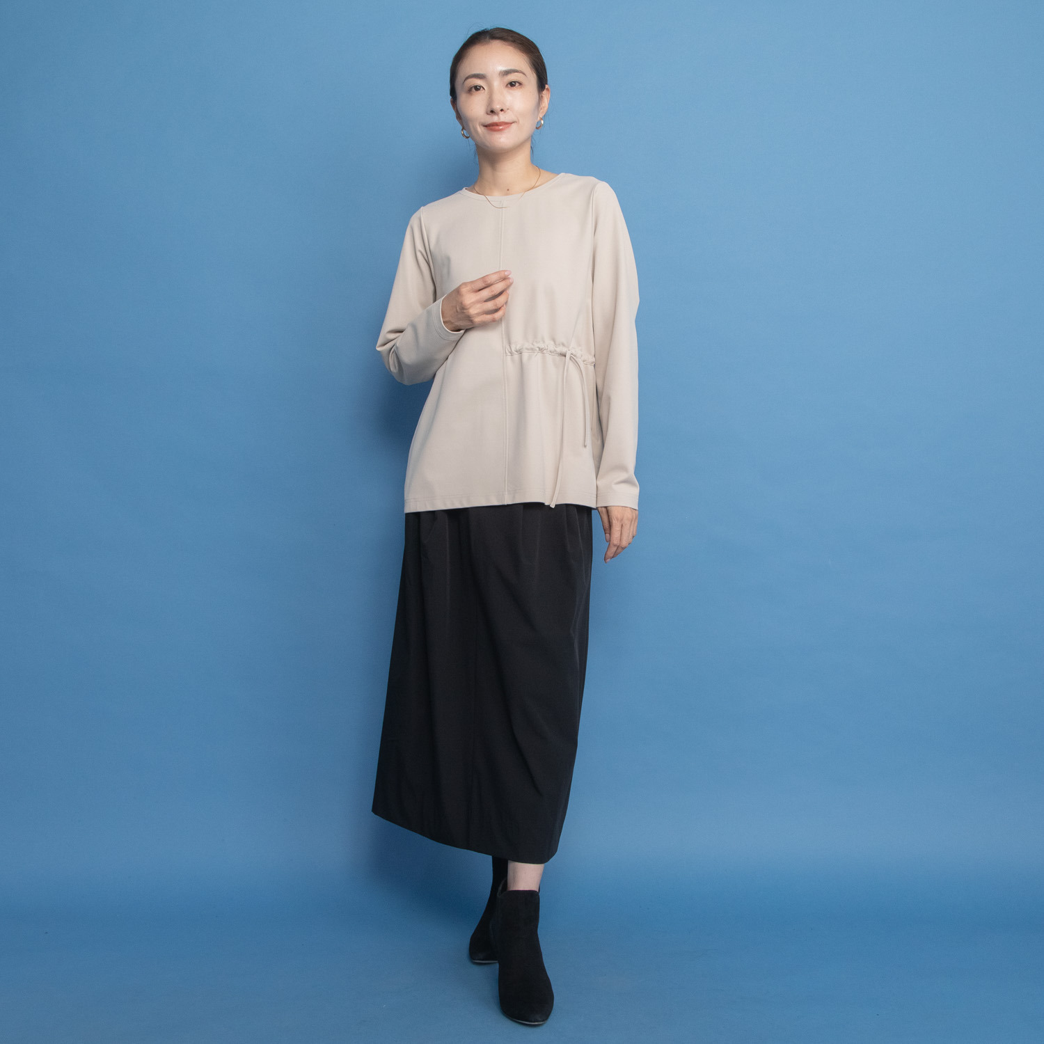 ヤエアジュテ アシンメトリーデザインで 上品に季節をまたぐ 大人の万能 ロングスリーブＴシャツ