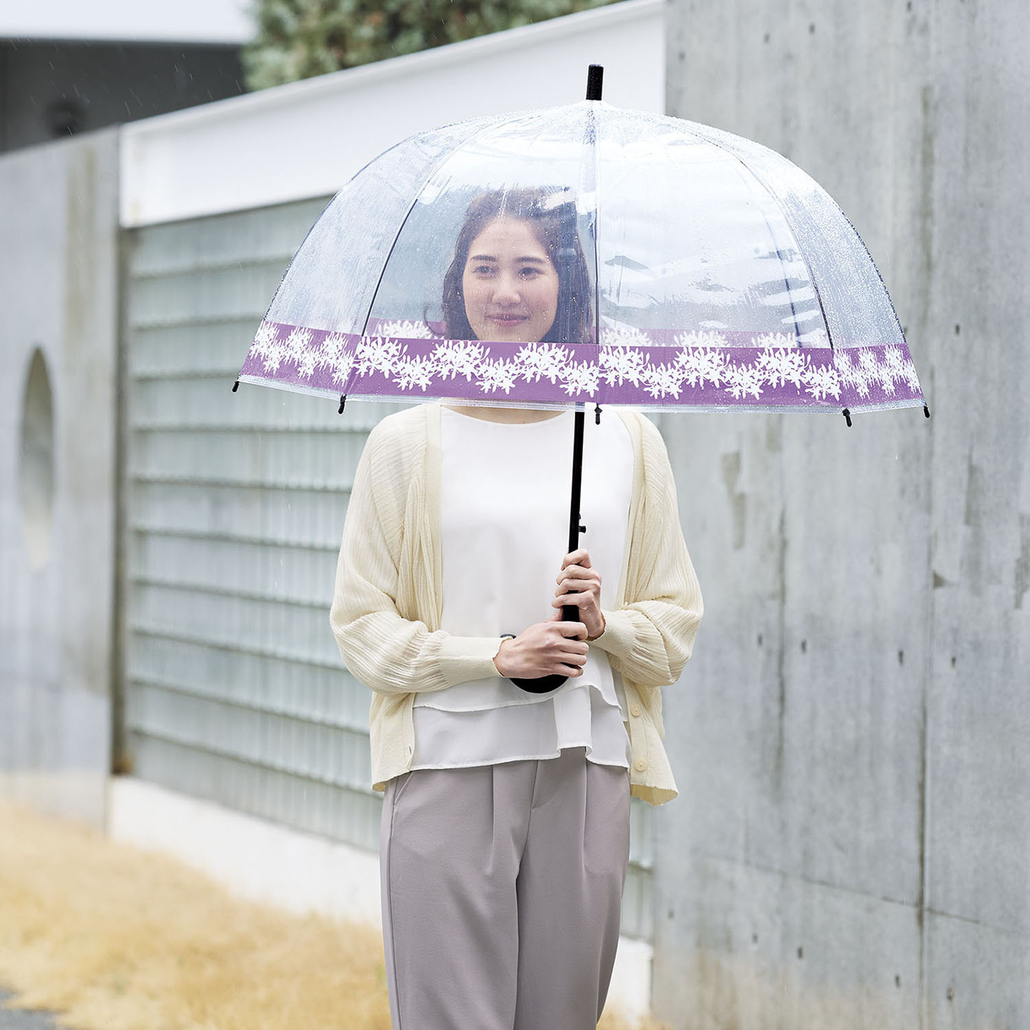 くるっと回って 風や衝撃を受け流しやすい まわるジャンボドーム傘