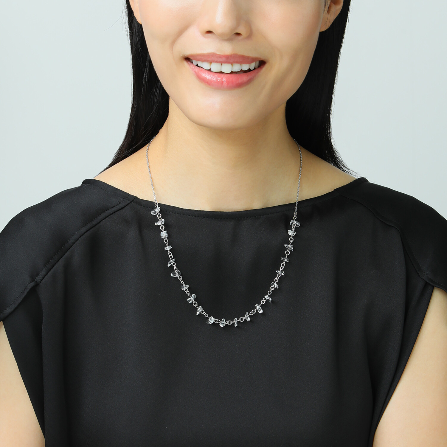 クリスタルバイアビステ クォーツ ぺブルネックレス