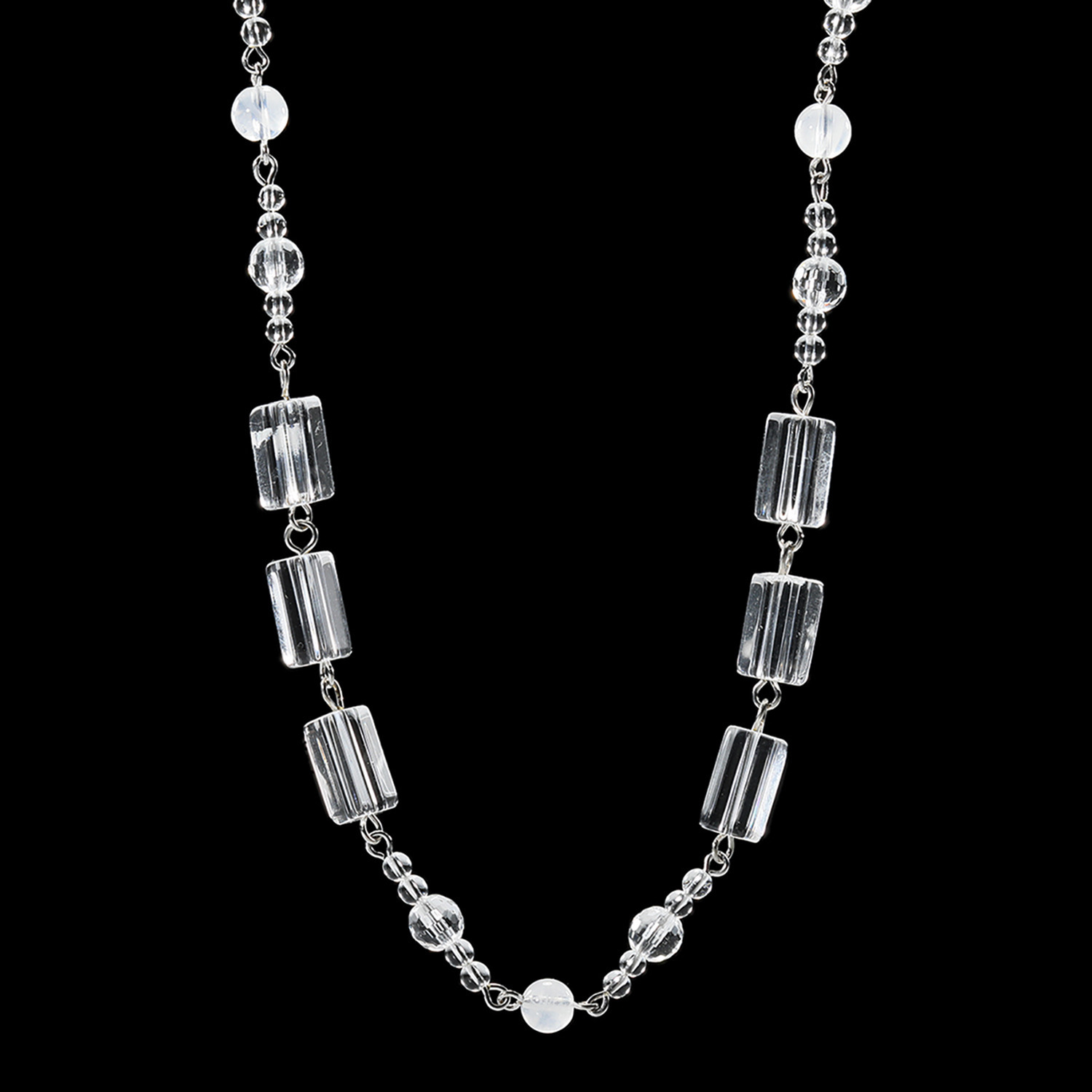 クリスタルバイアビステ クォーツ レクタングルネックレス